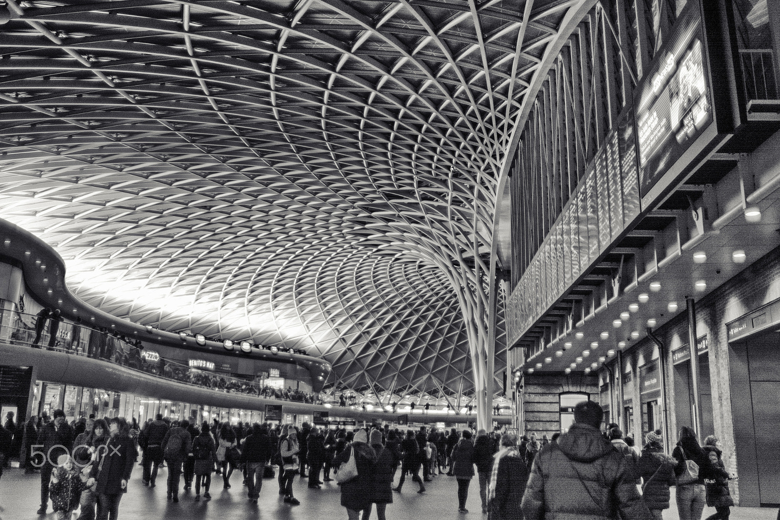 Nikon D7100 + Sigma 20mm F1.8 EX DG Aspherical RF sample photo. Kings cross station, london photography