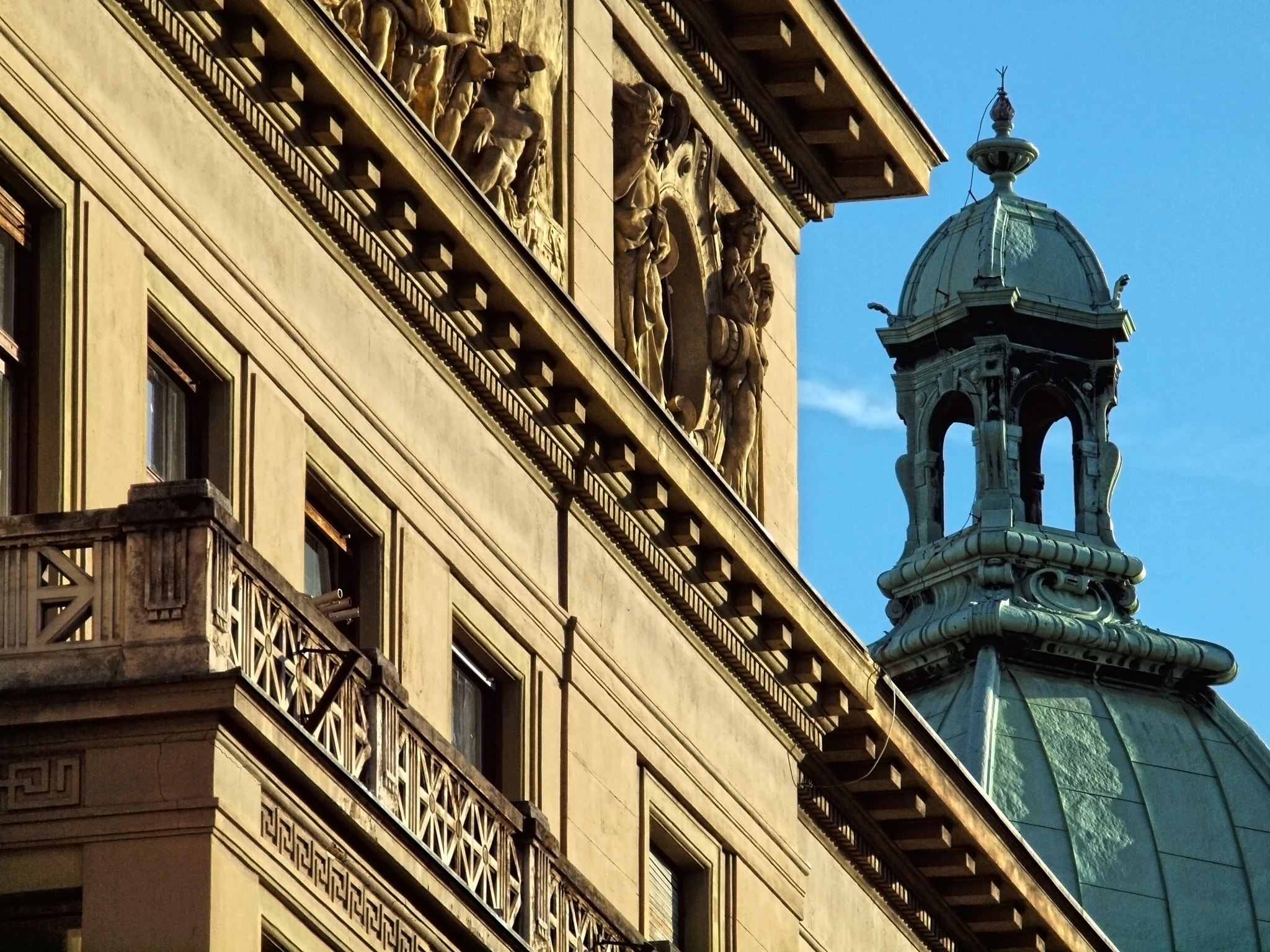 Olympus Zuiko Digital ED 40-150mm F4.0-5.6 sample photo. Building in the city photography