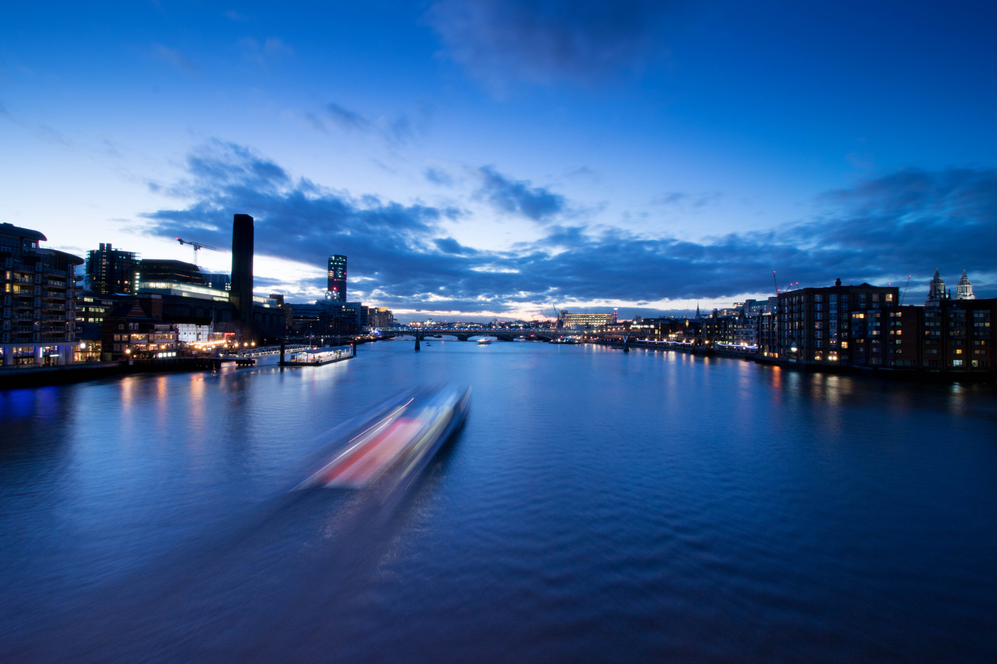 Canon EF-S 10-18mm F4.5–5.6 IS STM sample photo. River boat photography