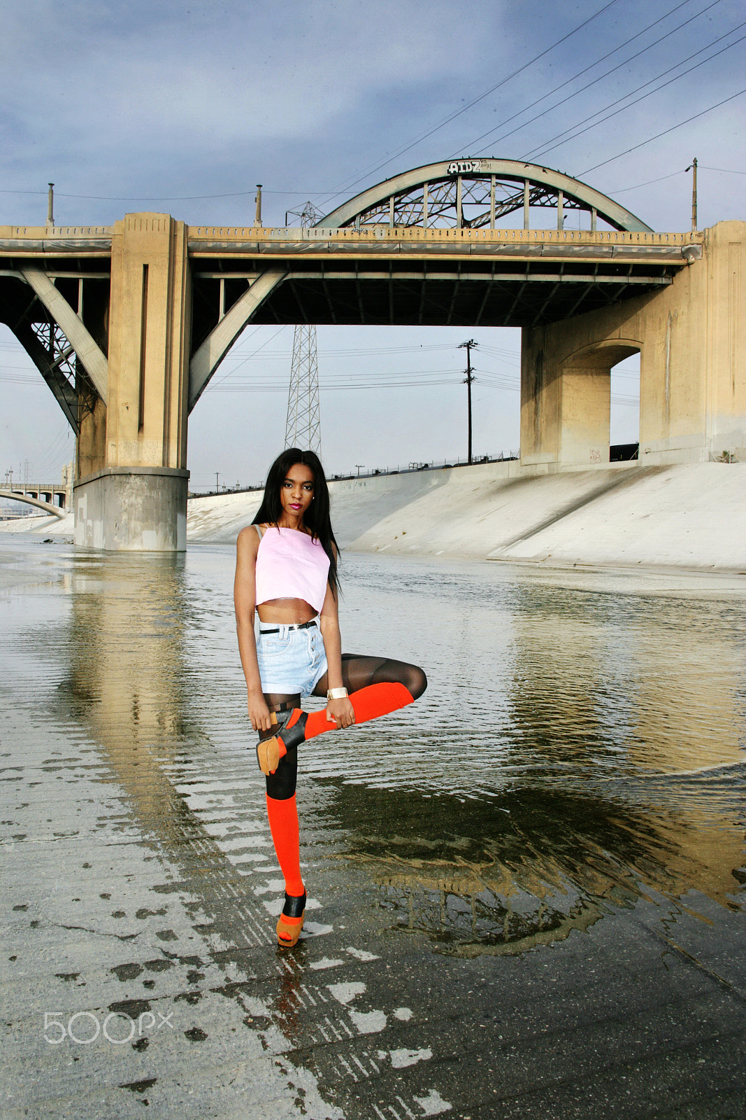 Canon EOS-1Ds Mark II sample photo. Aiesha at the 6th street bridge -  los angeles photography