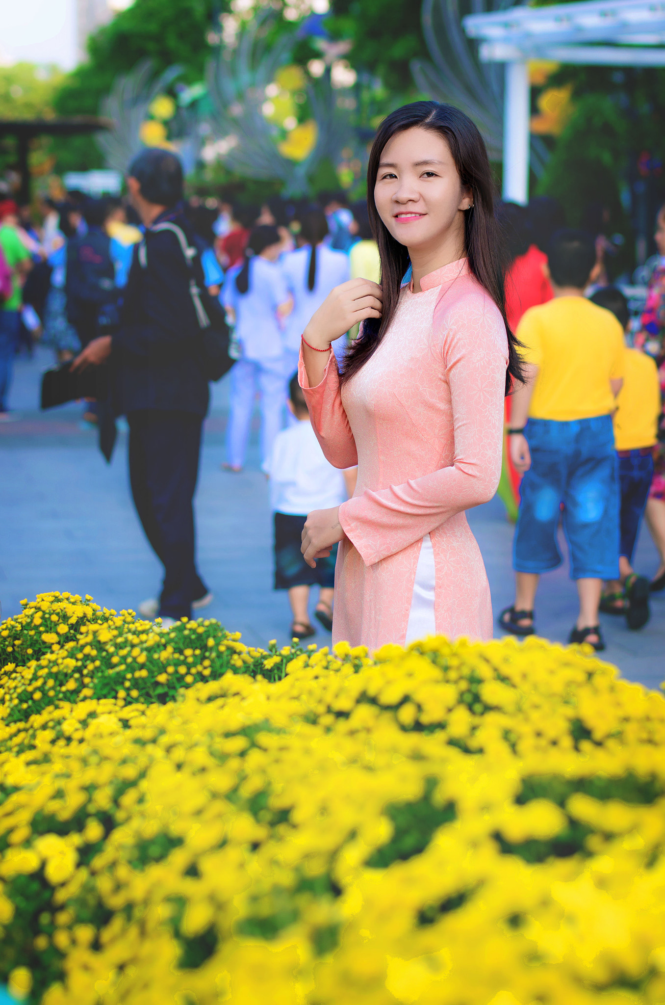 Pentax K-5 IIs + Pentax smc DA* 55mm F1.4 SDM sample photo. Ao dai in spring photography