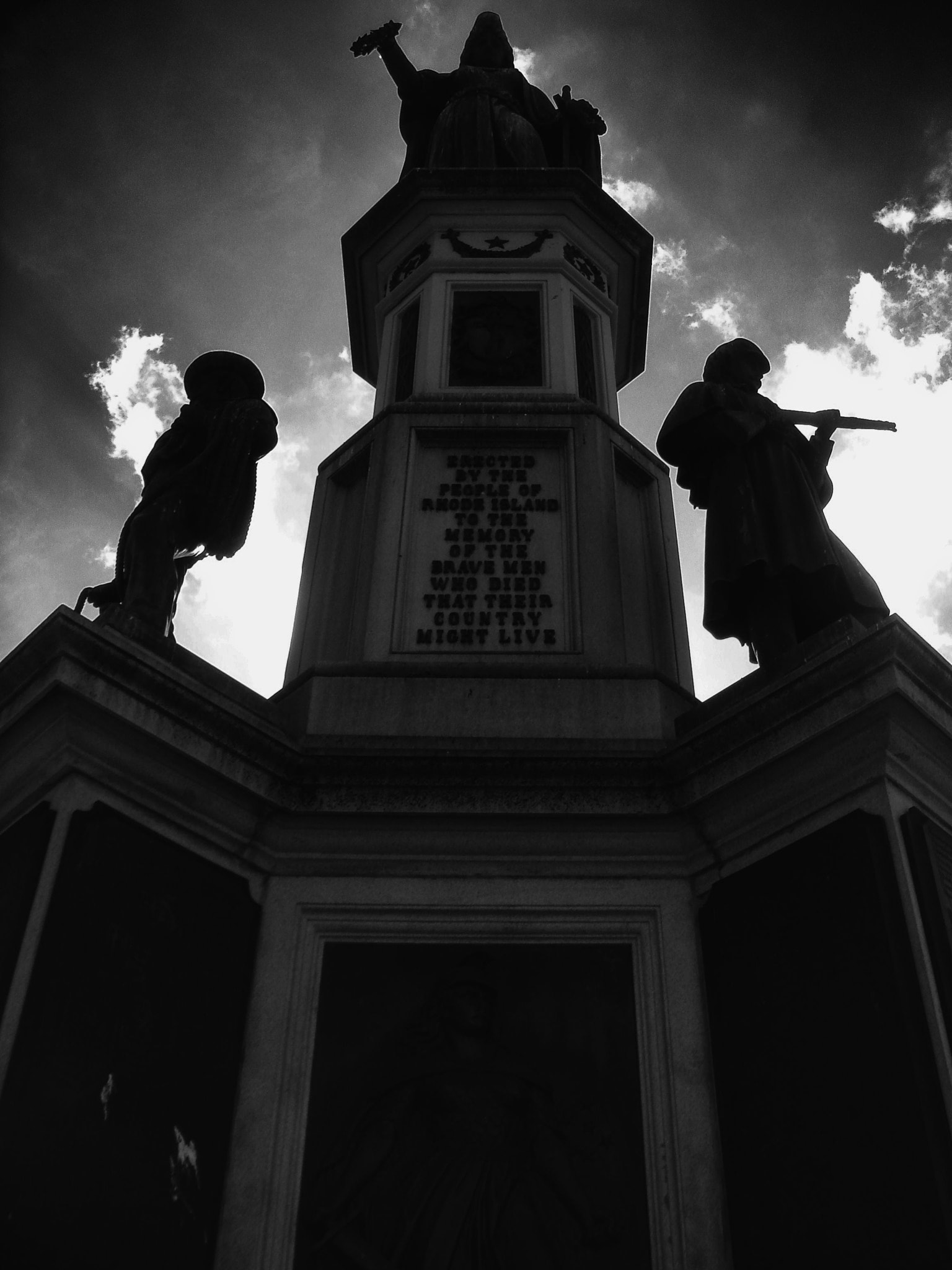 Sony DSC-T10 sample photo. B&w statue photography
