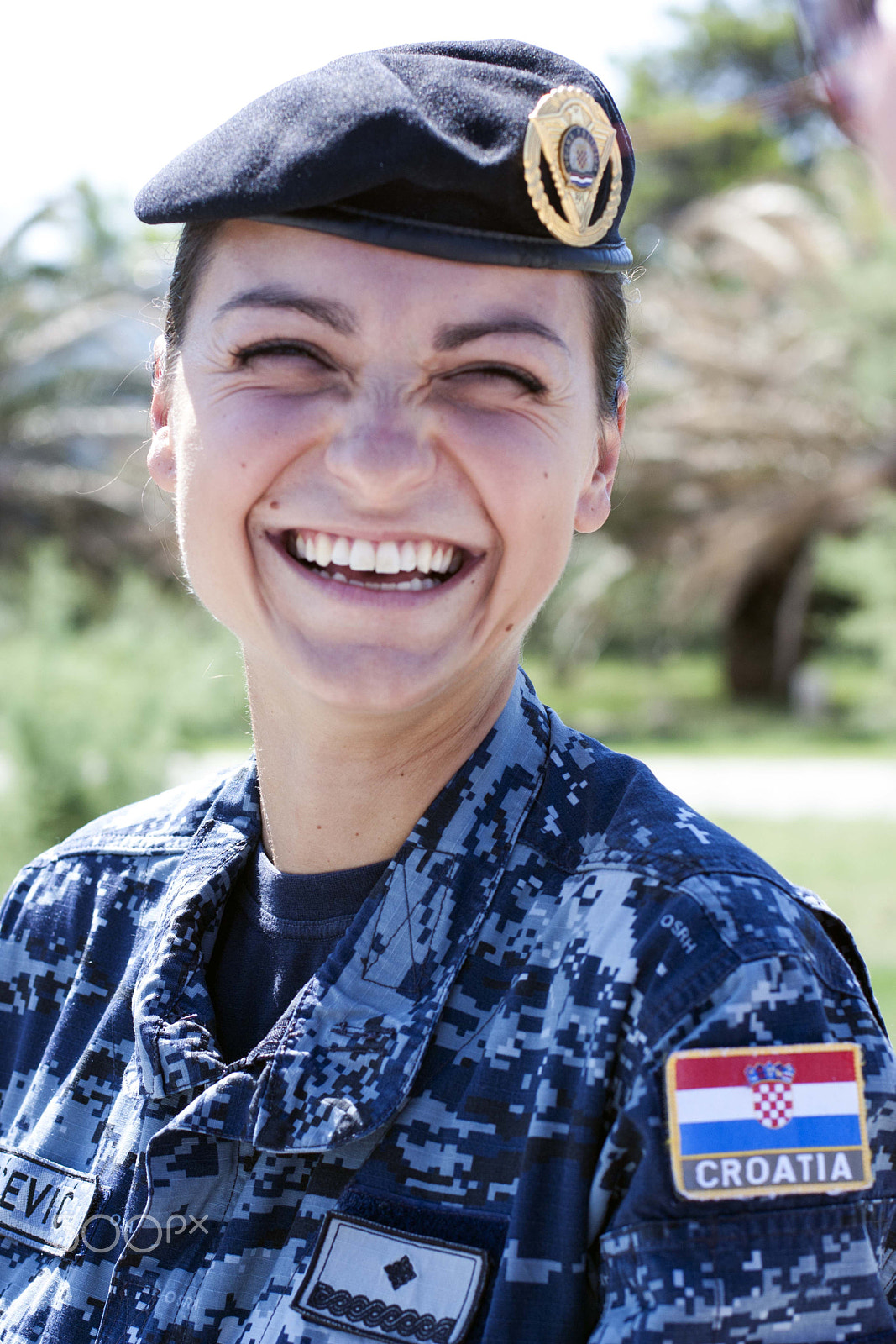 Canon EOS 450D (EOS Rebel XSi / EOS Kiss X2) sample photo. Croatian female soldier photography