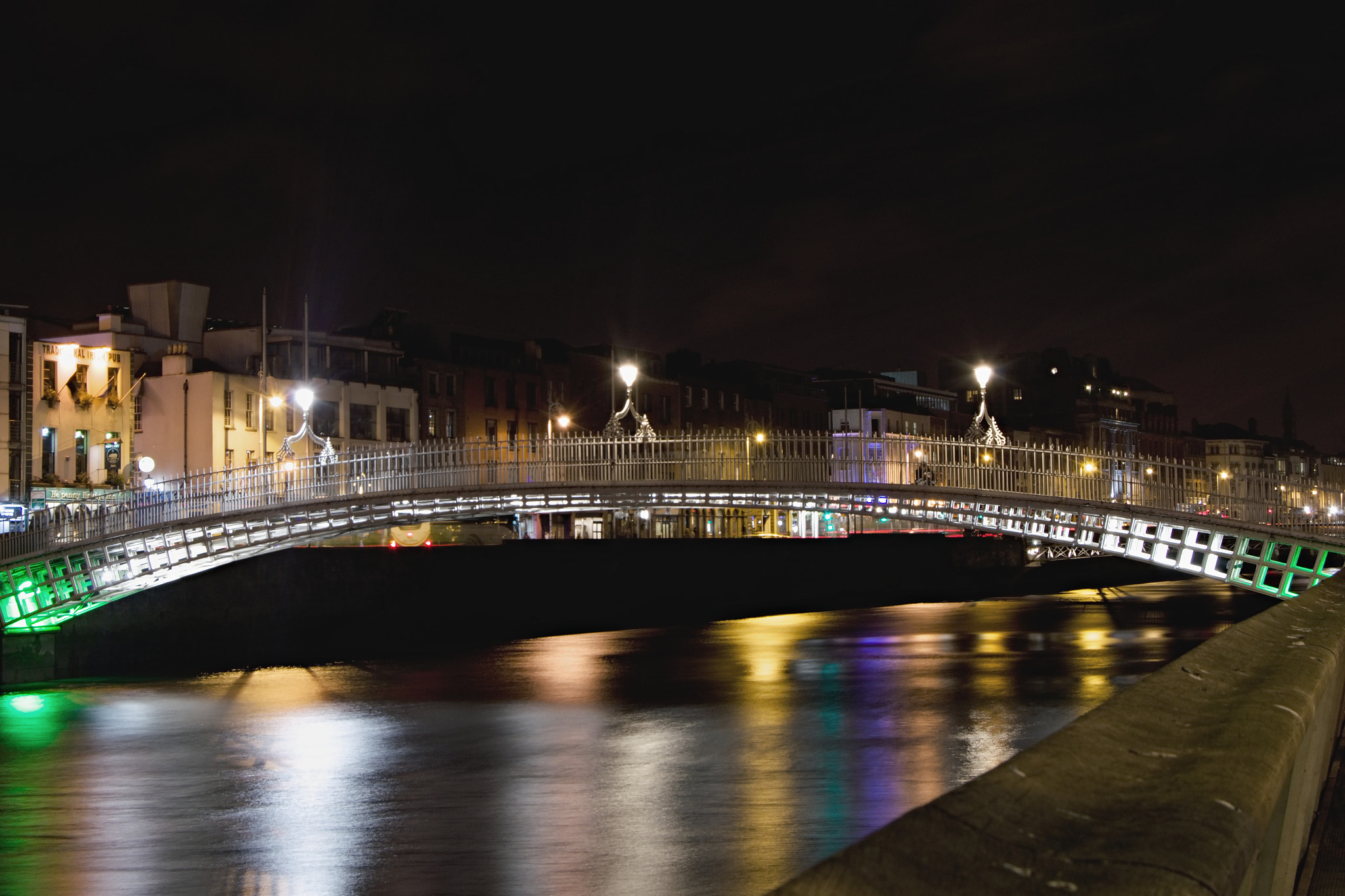 Nikon D3200 + 18.00 - 55.00 mm f/3.5 - 5.6 sample photo. Ha´penny bridge, dublin photography