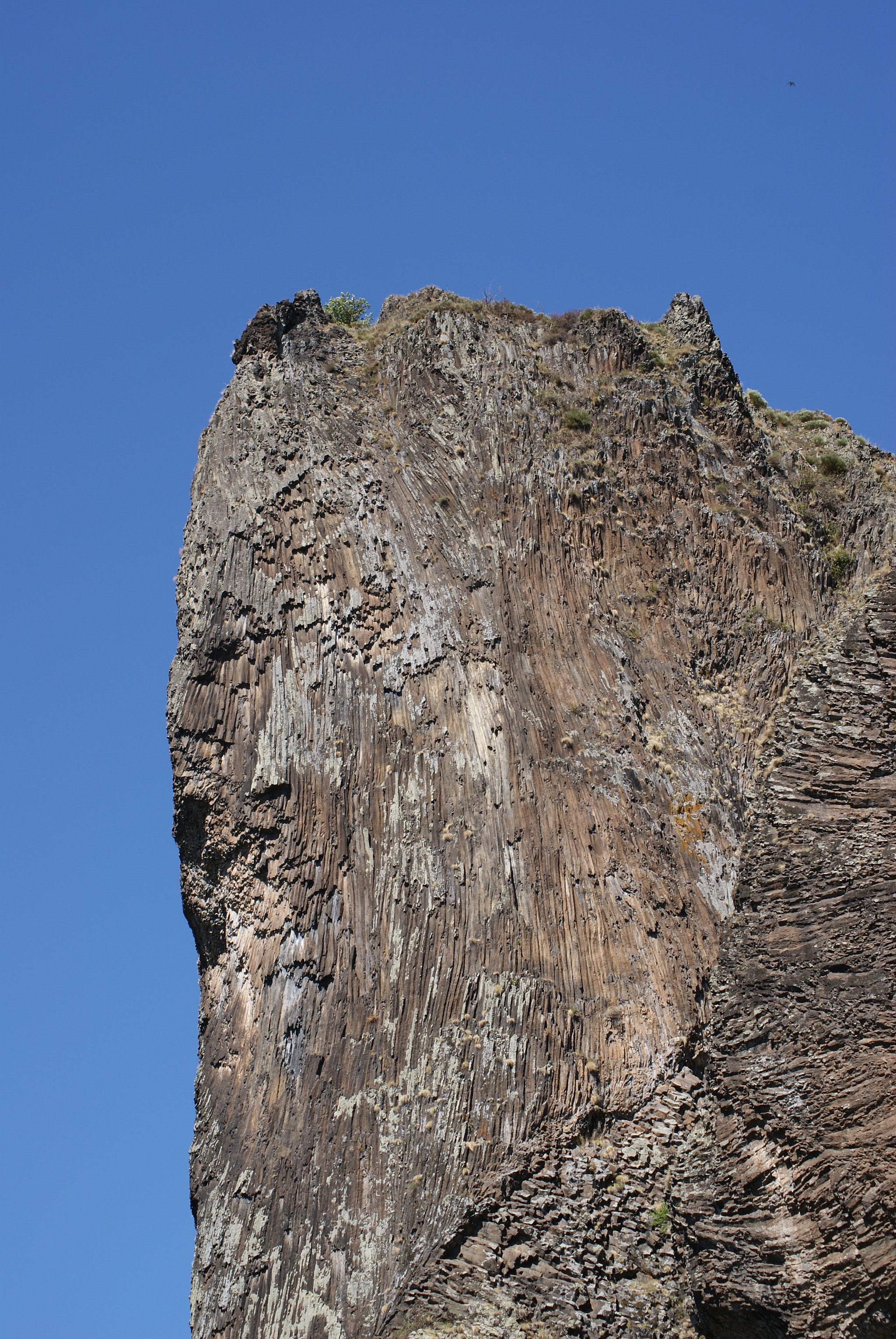 Sony Alpha DSLR-A300 + Sony DT 55-200mm F4-5.6 SAM sample photo. Le rocher de prades photography
