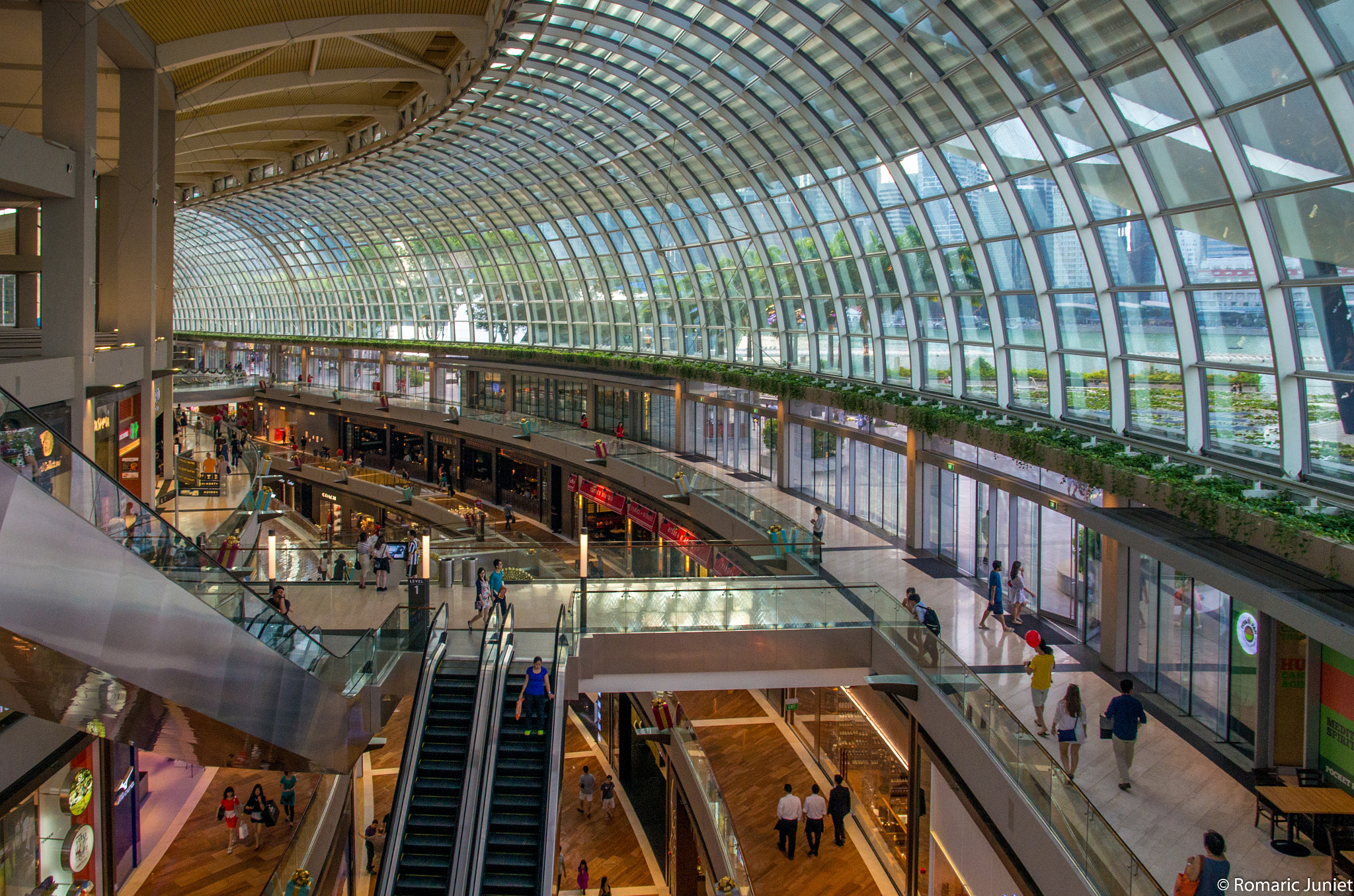 Pentax K-5 + Sigma 17-70mm F2.8-4 DC Macro HSM Contemporary sample photo. The shoppes at marina bay sands photography