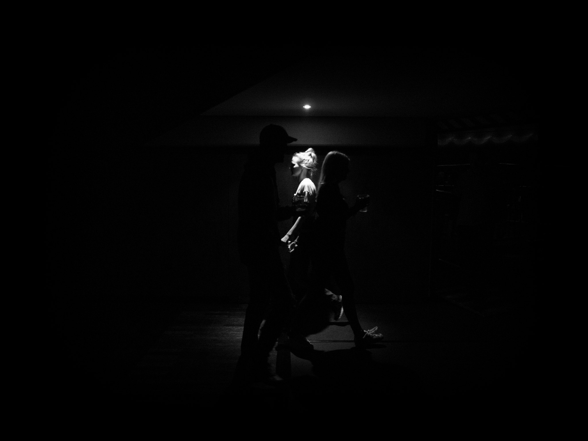 Olympus OM-D E-M5 II + OLYMPUS M.12mm F2.0 sample photo. Women light photography