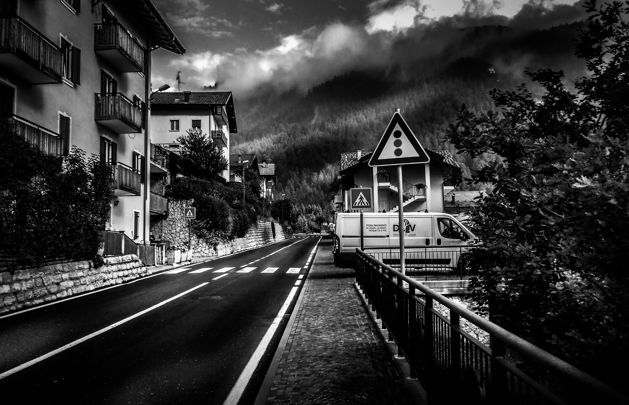 Nikon Coolpix S4000 sample photo. Lonely road photography