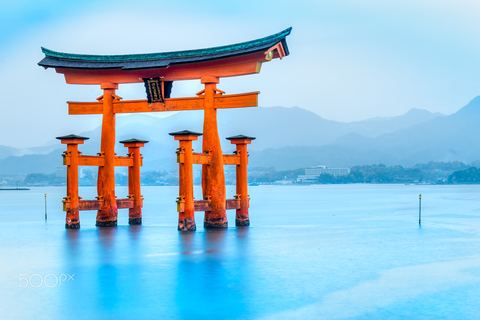 Sony a7R + Minolta/Sony AF 70-200mm F2.8 G sample photo. Miyajima torii gate, japan. photography