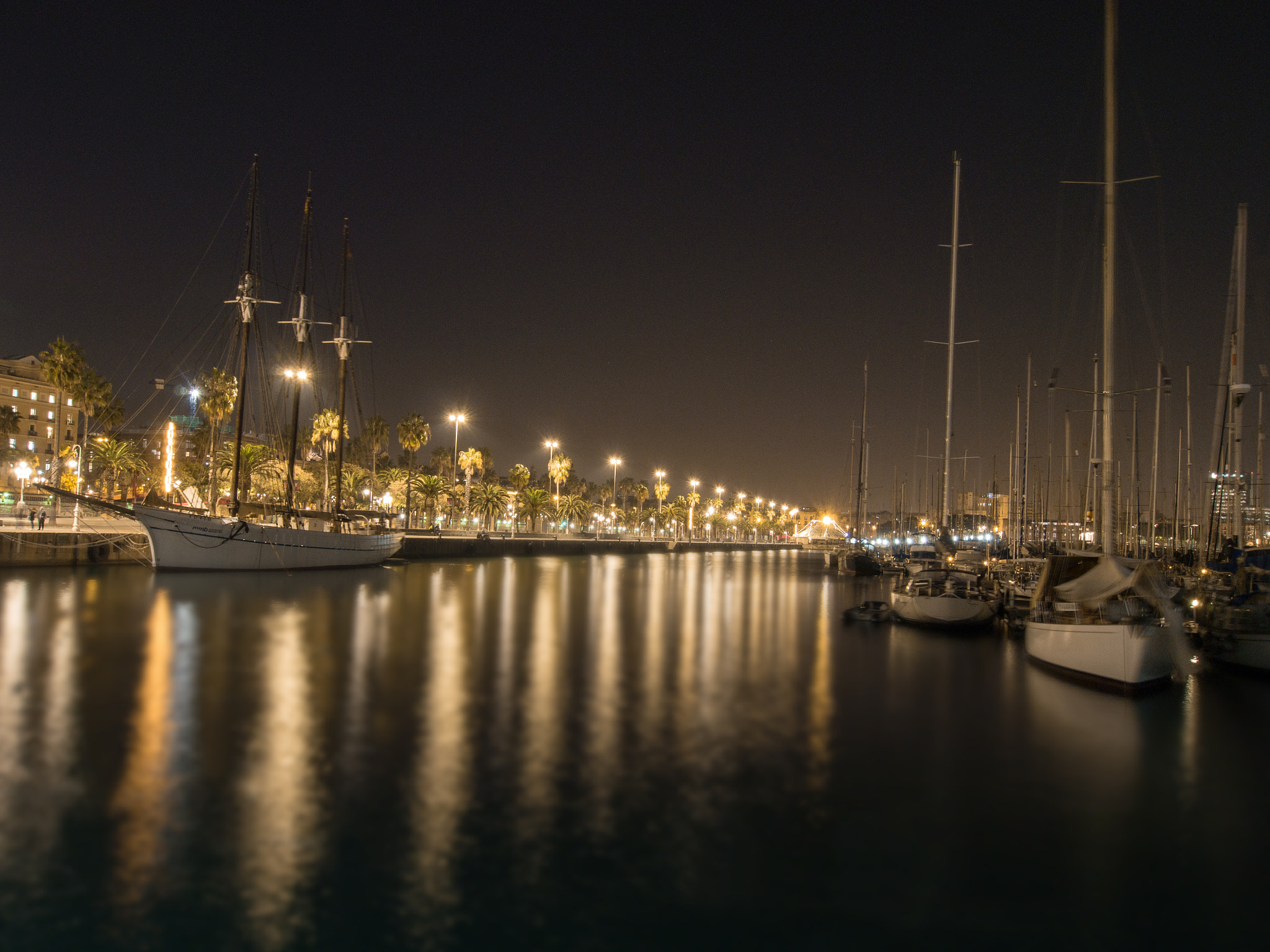 Panasonic Lumix DMC-G6 + OLYMPUS M.9-18mm F4.0-5.6 sample photo. Barcelona harbour at night photography