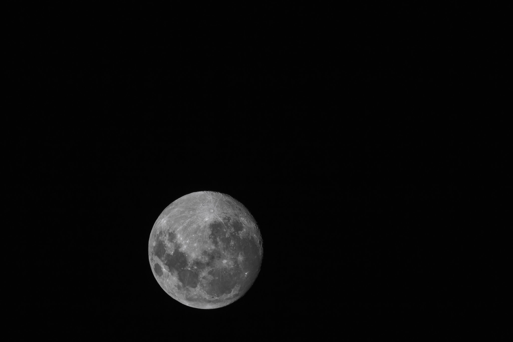 Sigma APO Macro 150mm f/2.8 EX DG HSM + 2x sample photo. Basic moon photography