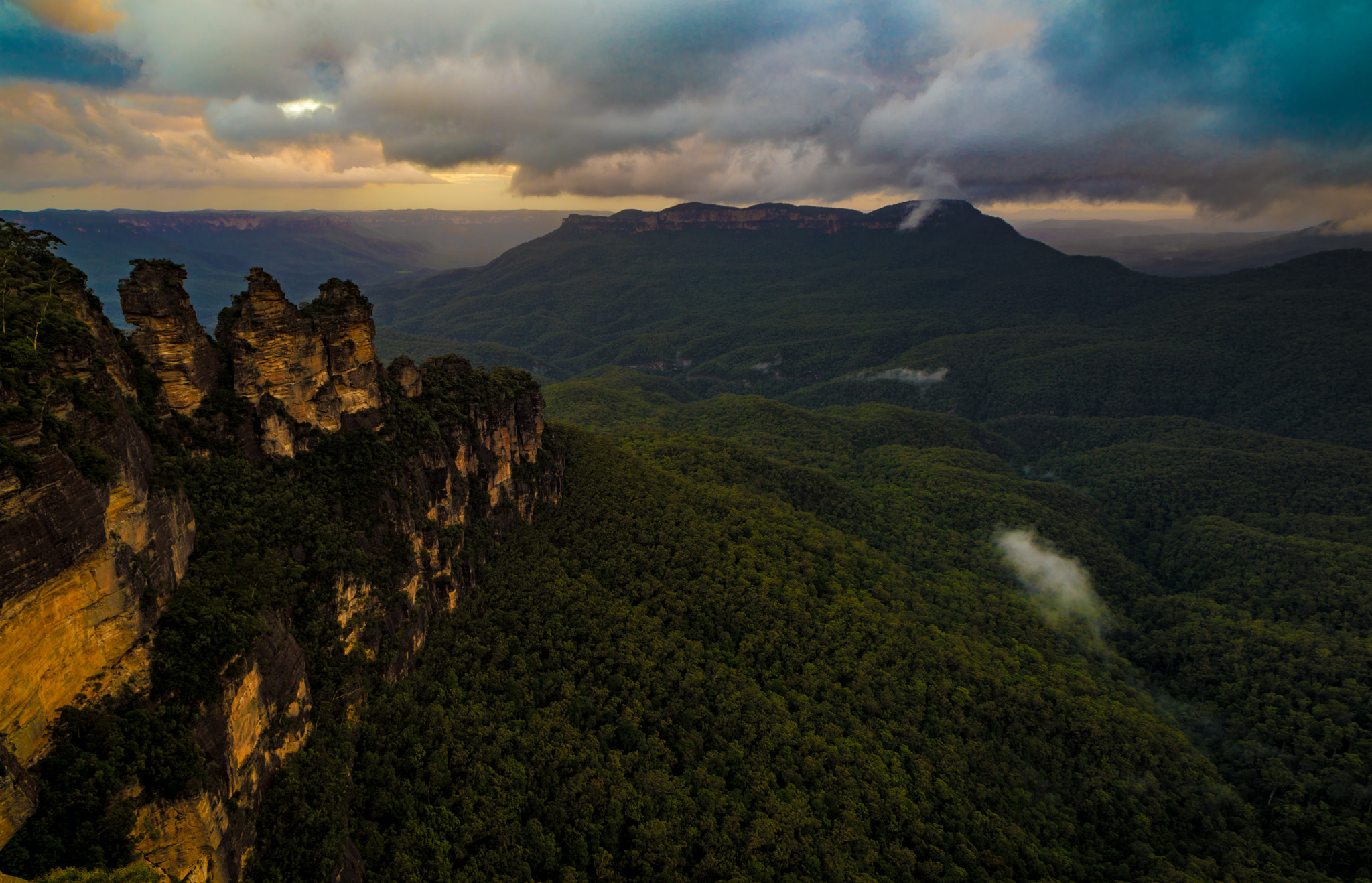 Nikon D810 + Nikon AF Nikkor 20mm F2.8D sample photo. Classic three sisters photography