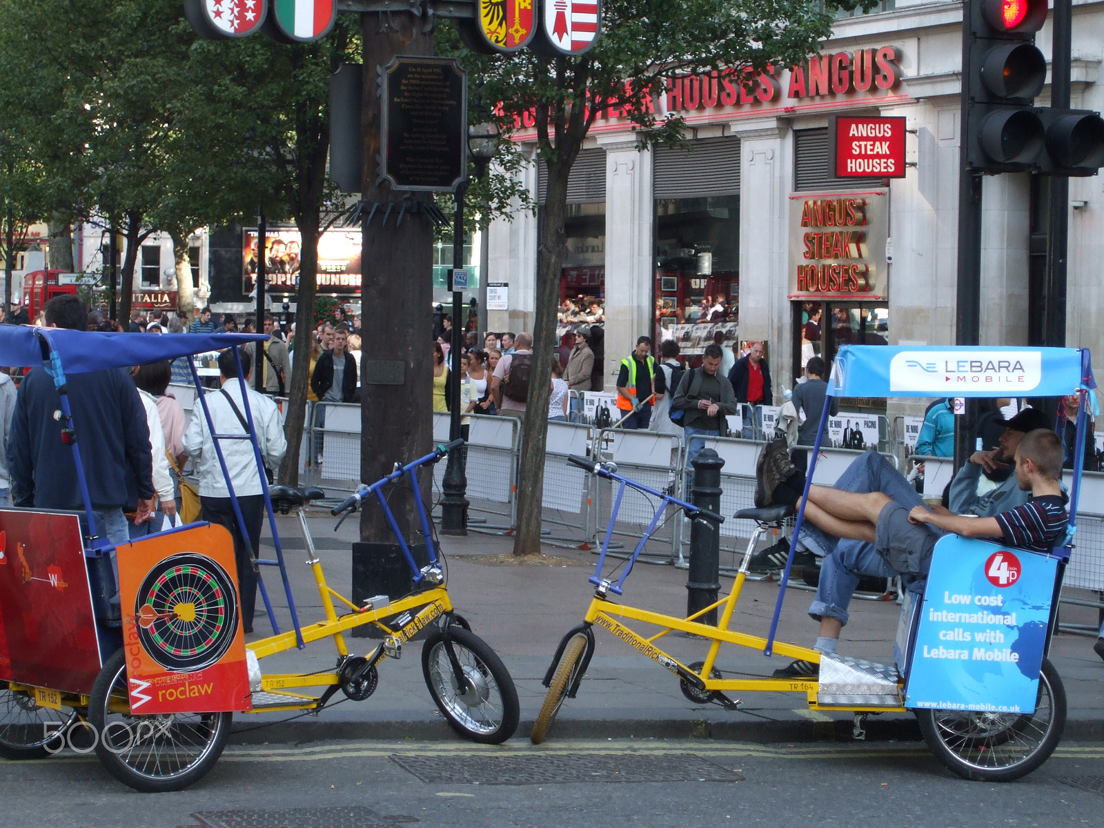 Fujifilm FinePix A920 sample photo. Sophisticated rickshaws photography