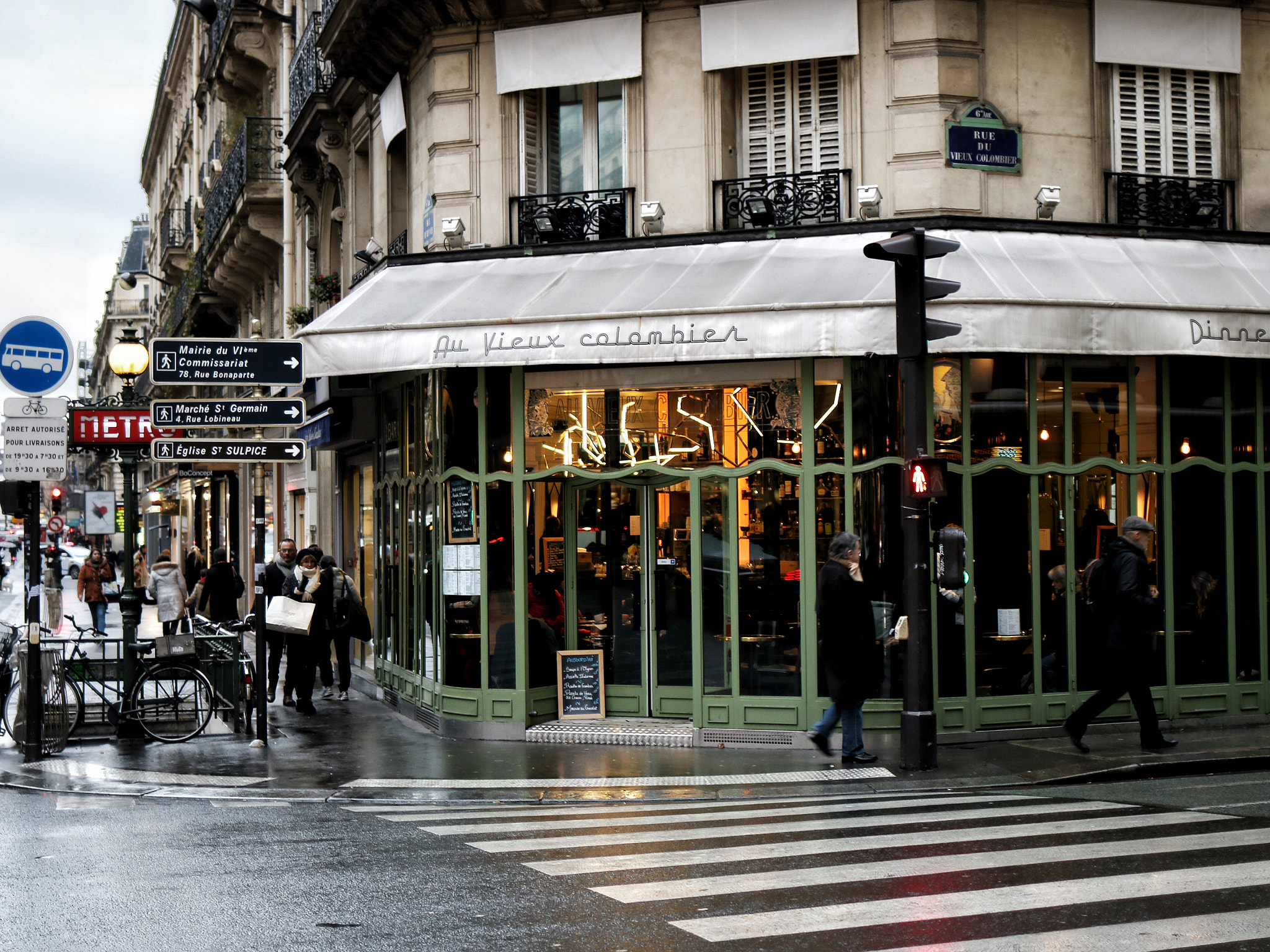 Canon EOS 70D + Canon EF 35mm F2 IS USM sample photo. Rue de rennes (paris, france) photography