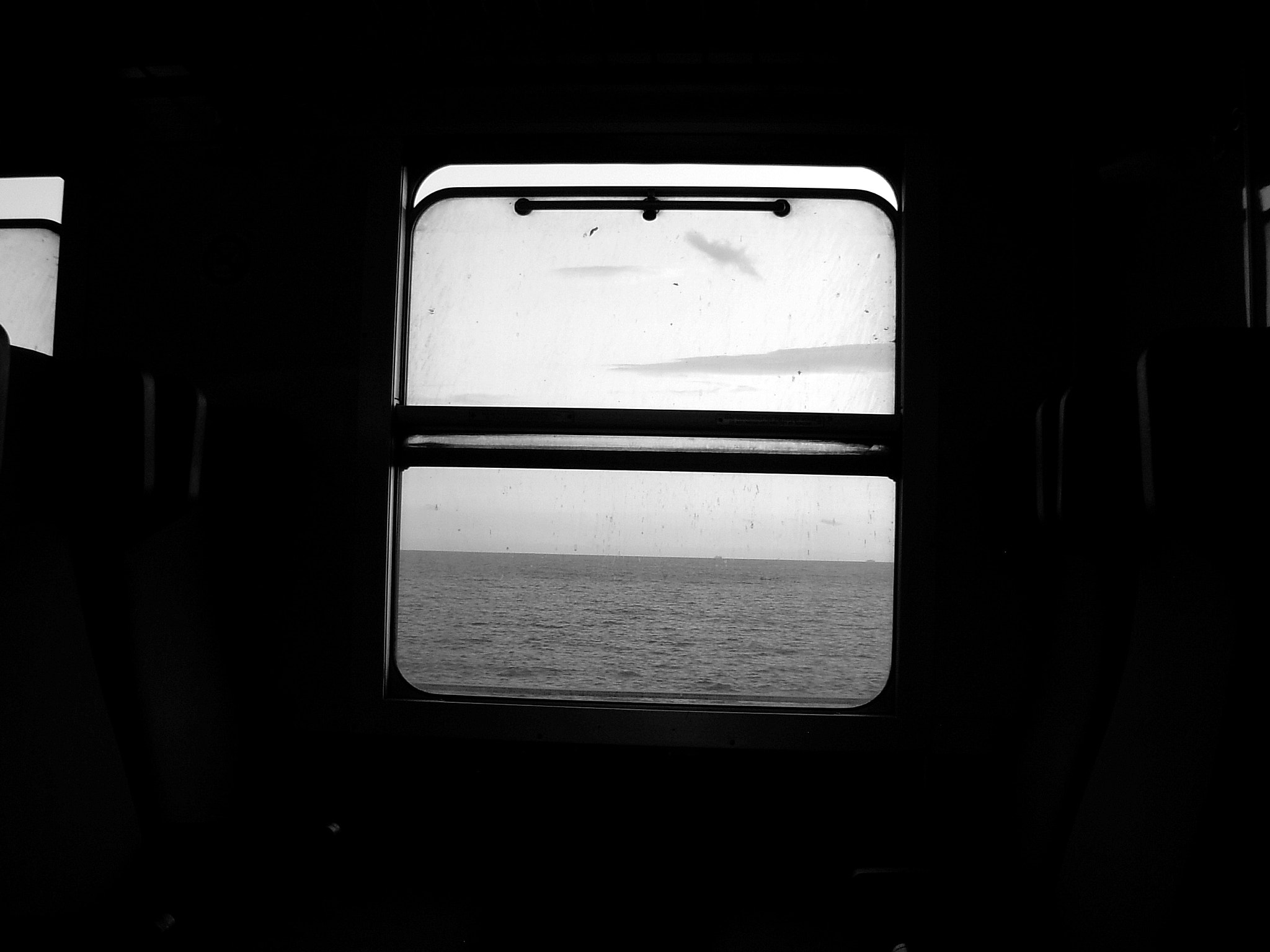 Nikon COOLPIX L5 sample photo. Sea approaching photography