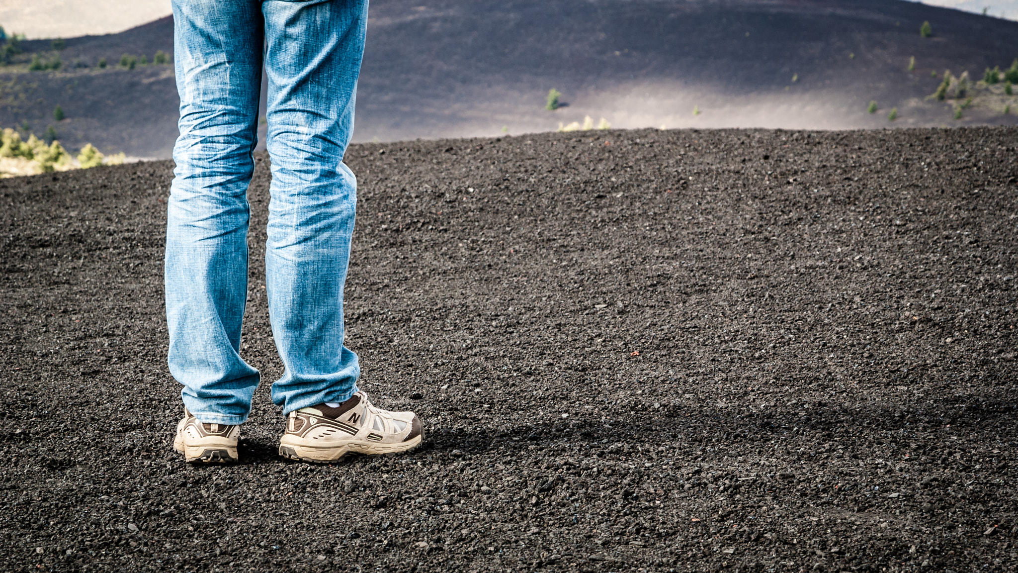 Sony Alpha DSLR-A200 + Sigma 17-70mm F2.8-4.5 (D) sample photo. Legs over the moon photography
