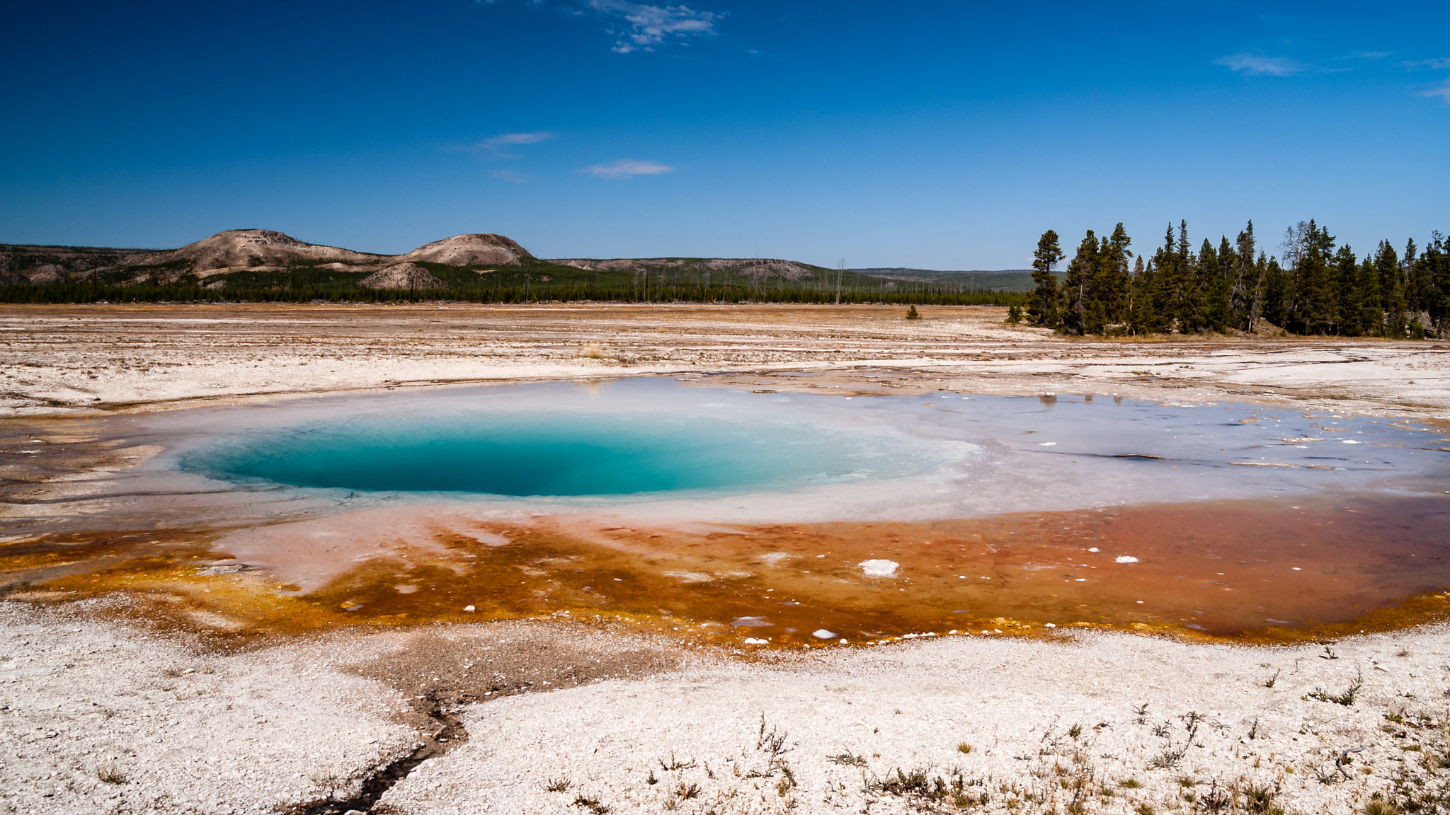 Sony Alpha DSLR-A200 + Sigma 17-70mm F2.8-4.5 (D) sample photo. Yellowstone colors photography