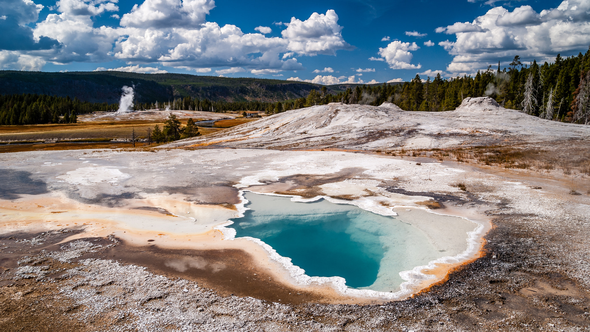 Sony Alpha DSLR-A200 + Sigma 17-70mm F2.8-4.5 (D) sample photo. Wonderful yellowstone photography