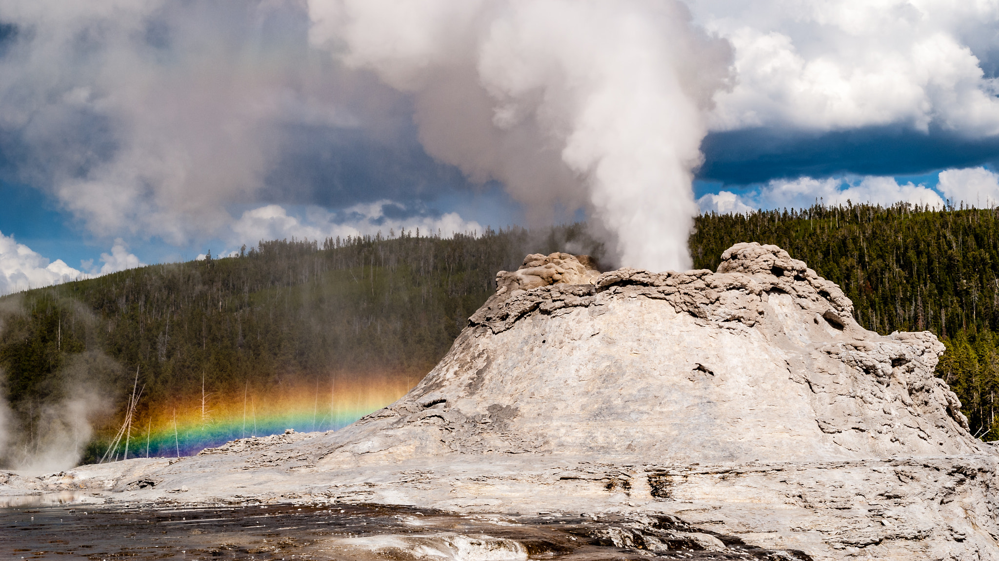 Sony Alpha DSLR-A200 + Sigma 17-70mm F2.8-4.5 (D) sample photo. A geyser and its rainbow photography