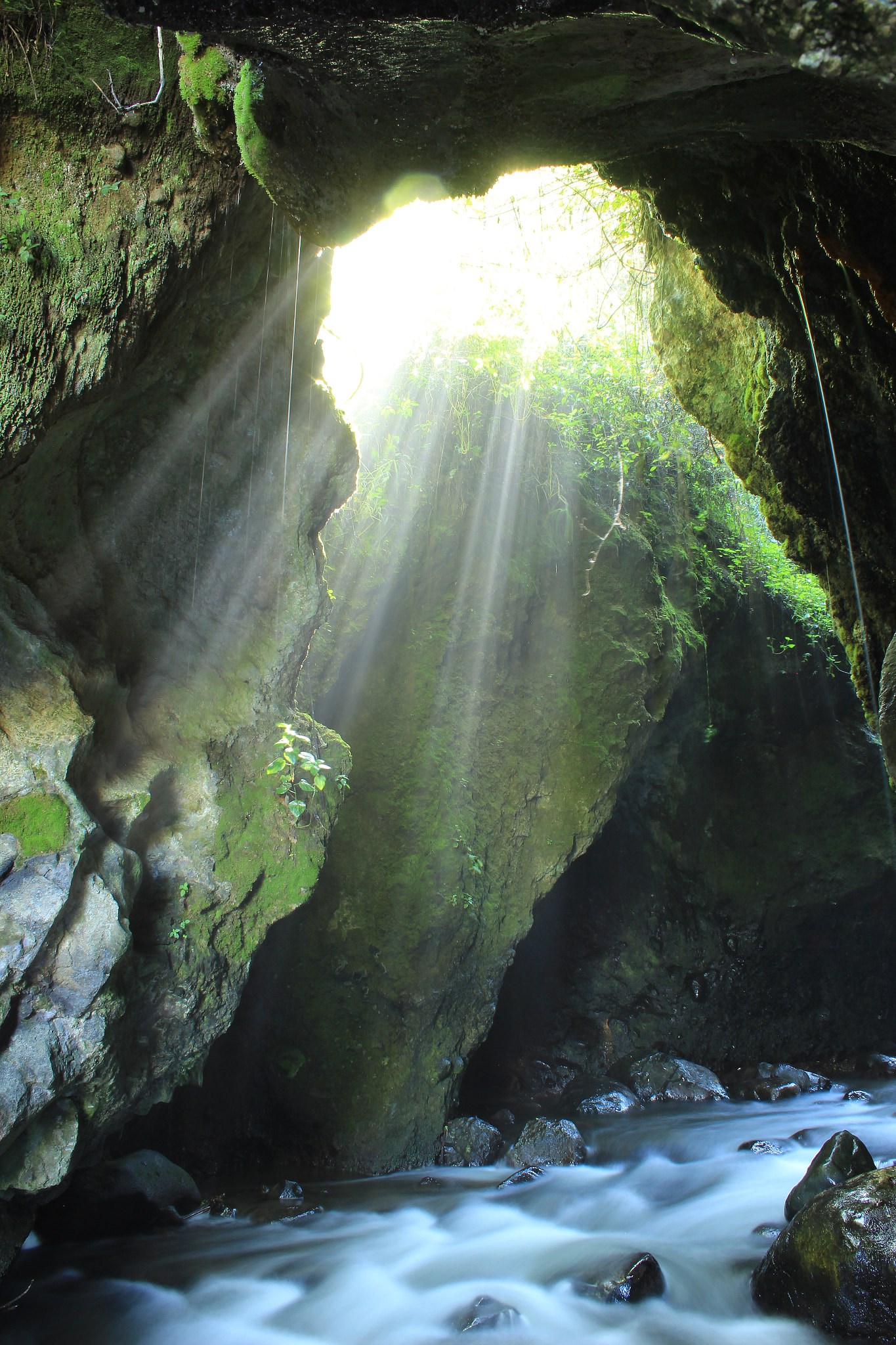 Canon EF-S 18-55mm F3.5-5.6 sample photo. Rays of sunshine and flowing water photography