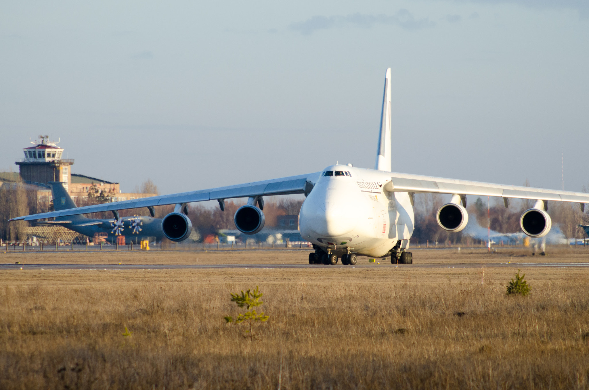 Nikon D7000 + AF Nikkor 70-210mm f/4-5.6D sample photo. Maximus airlines antonov an-124-100 ruslan photography