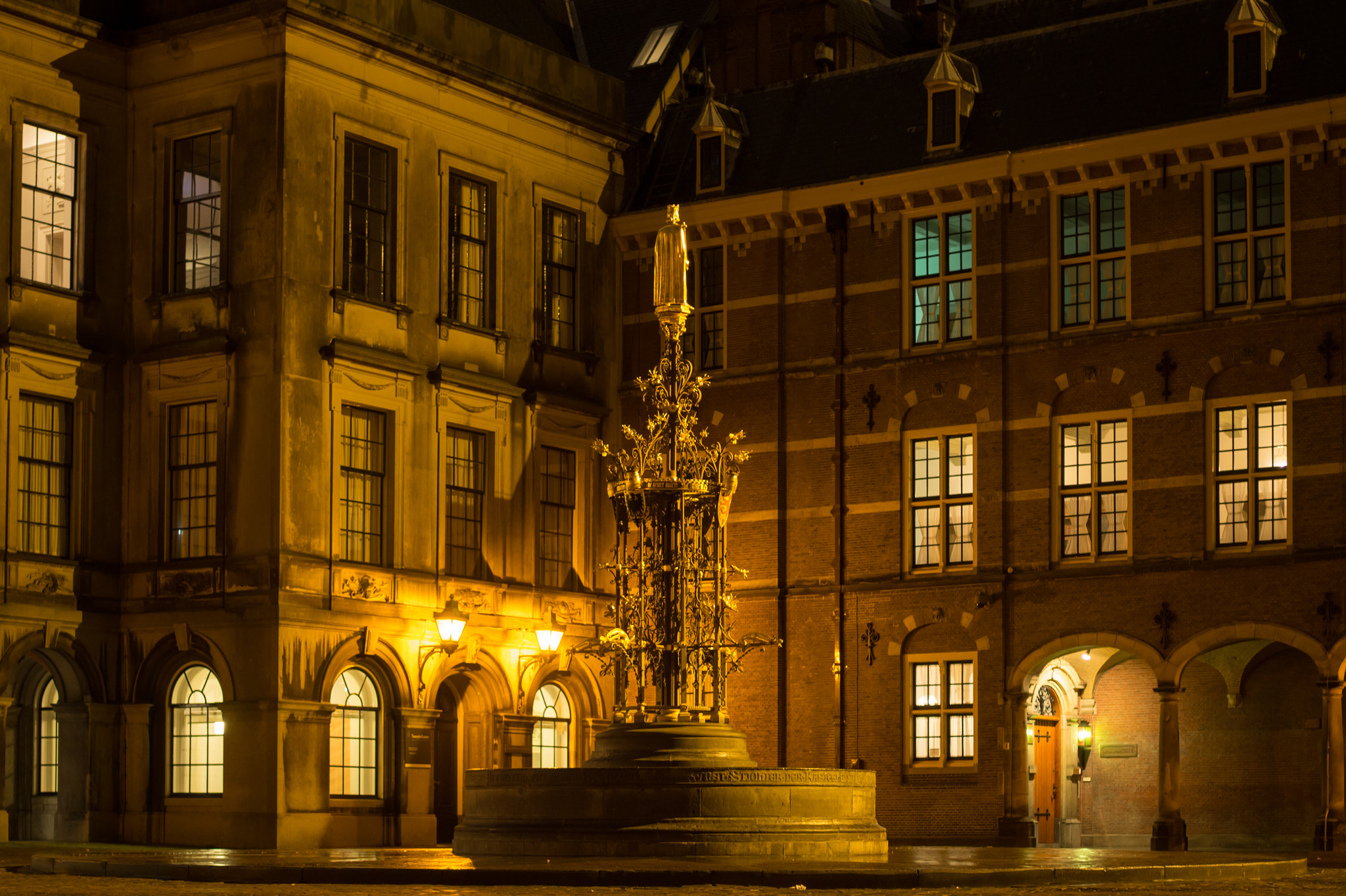 Olympus OM-D E-M10 + Sigma 30mm F2.8 EX DN sample photo. Binnenhof - den haag photography