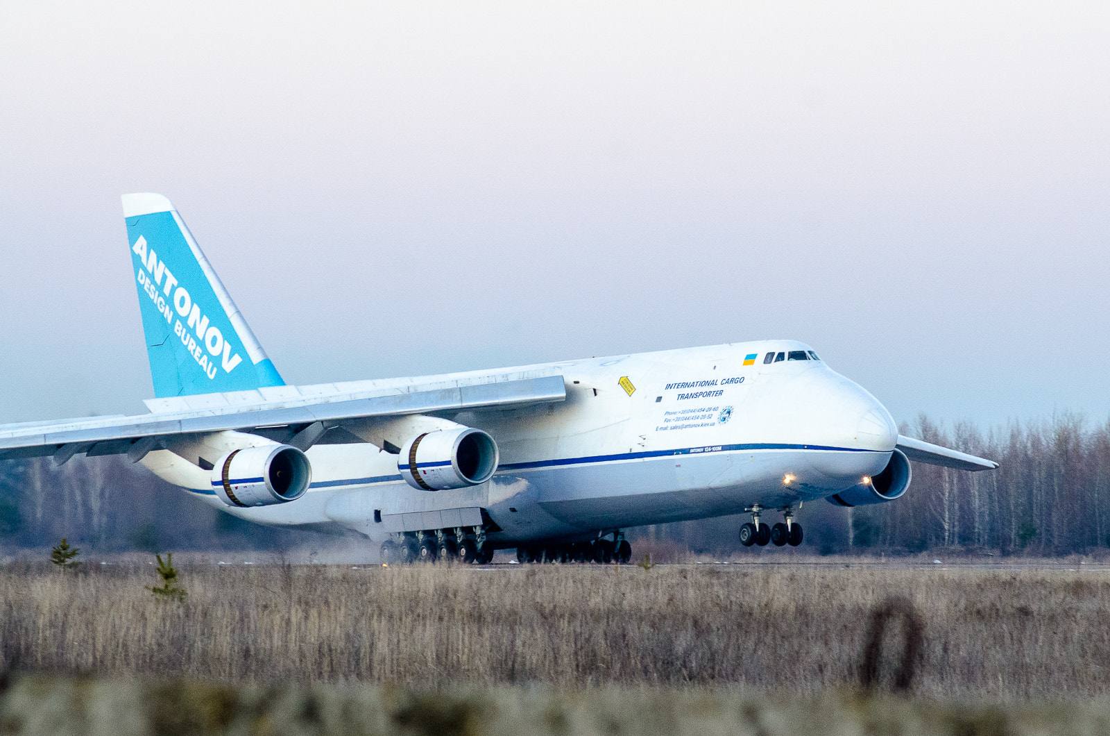 Nikon D7000 + AF Nikkor 70-210mm f/4-5.6D sample photo. Antonov design bureau antonov an-124-100 photography