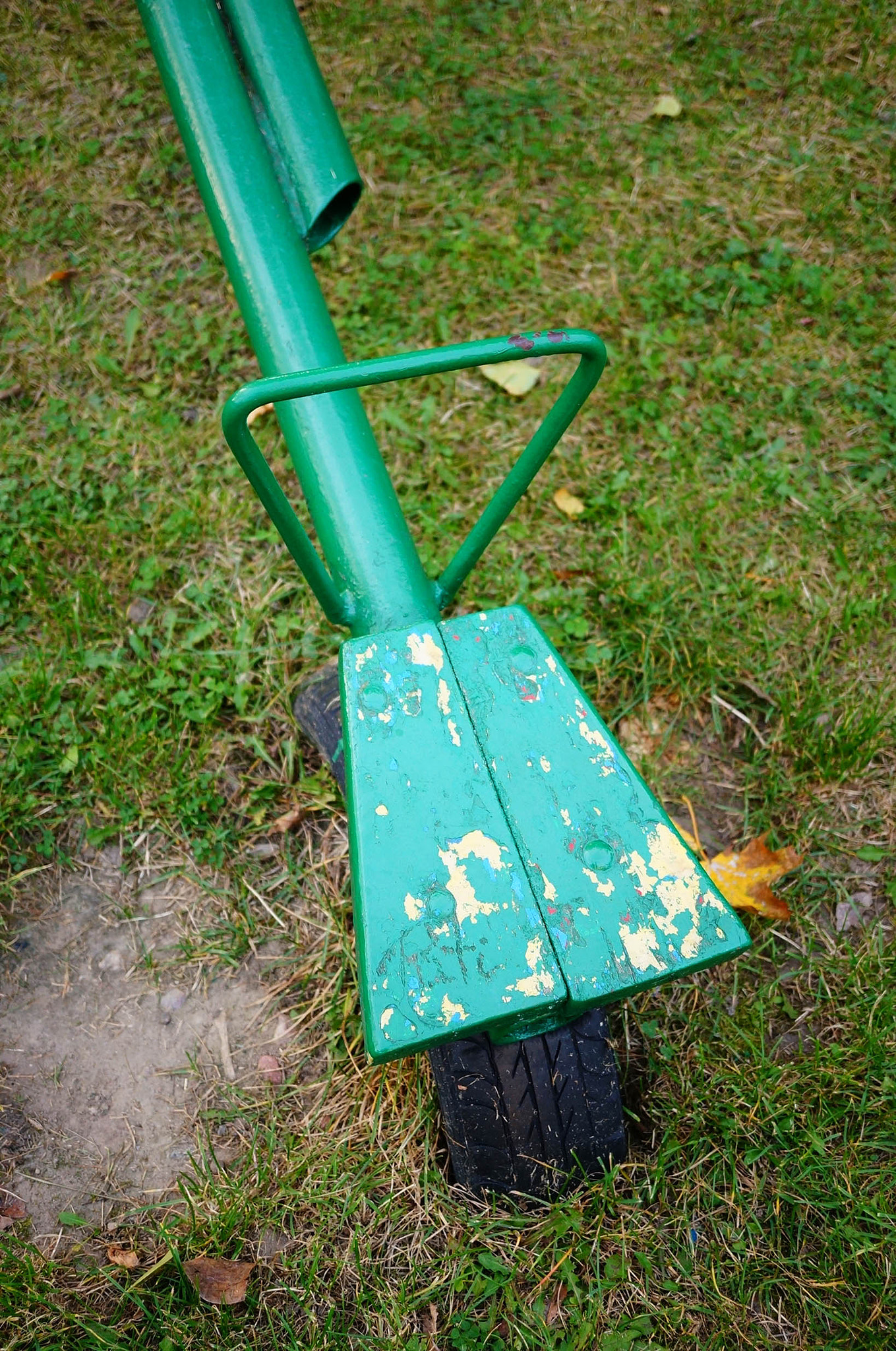 Sony Alpha NEX-5N + Sony E 30mm F3.5 Macro sample photo. Wooden seesaw photography