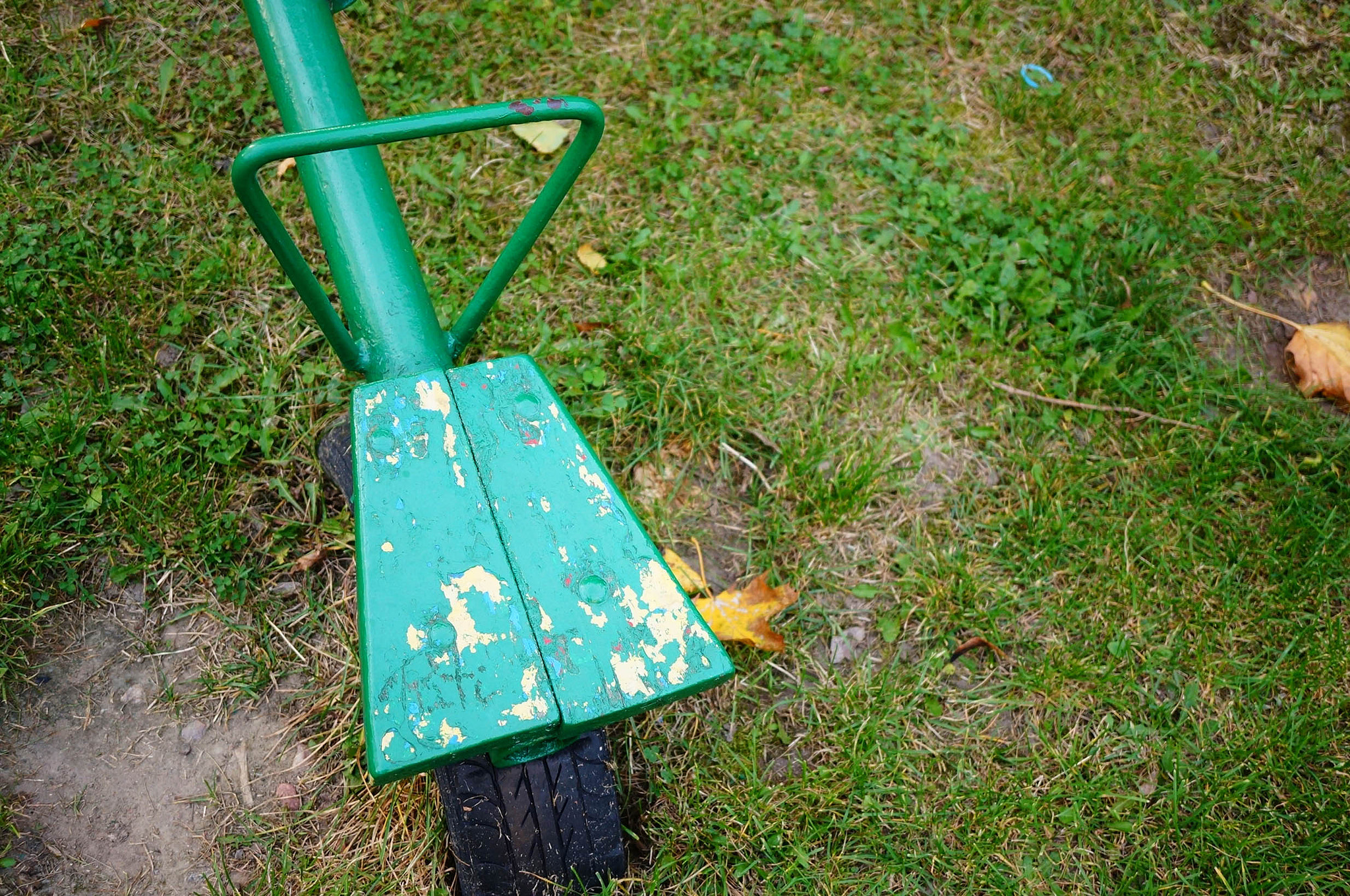 Sony Alpha NEX-5N + Sony E 30mm F3.5 Macro sample photo. Wooden seesaw photography