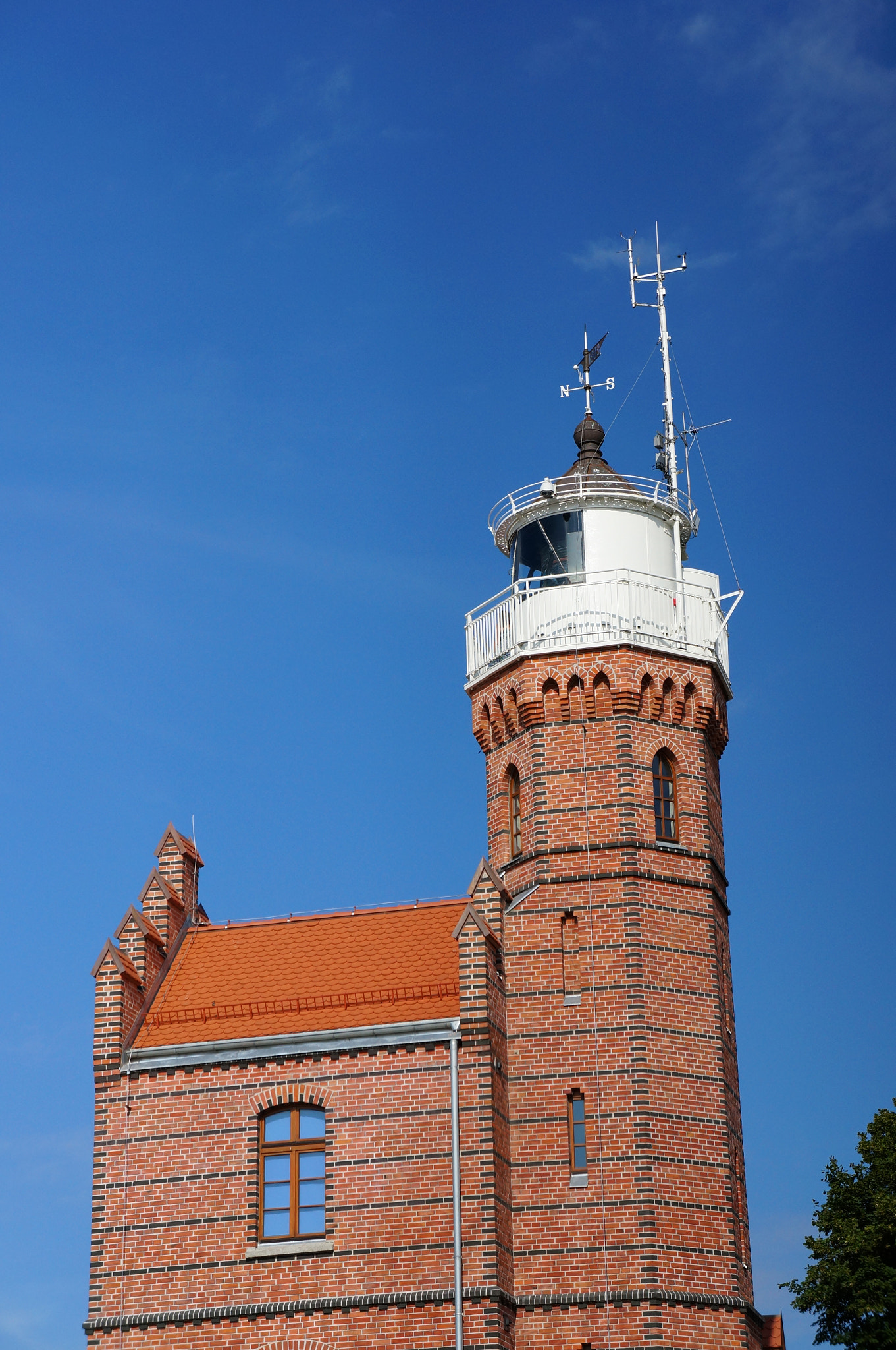 Sony FE 28-70mm F3.5-5.6 OSS sample photo. Ustka lighthouse photography
