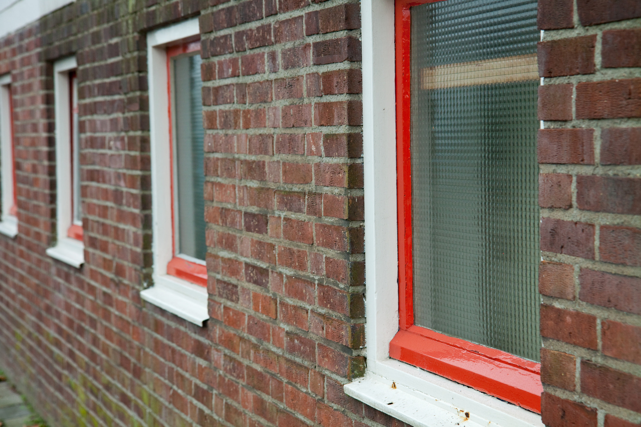 Canon EF-S 17-55mm F2.8 IS USM sample photo. Row windows photography