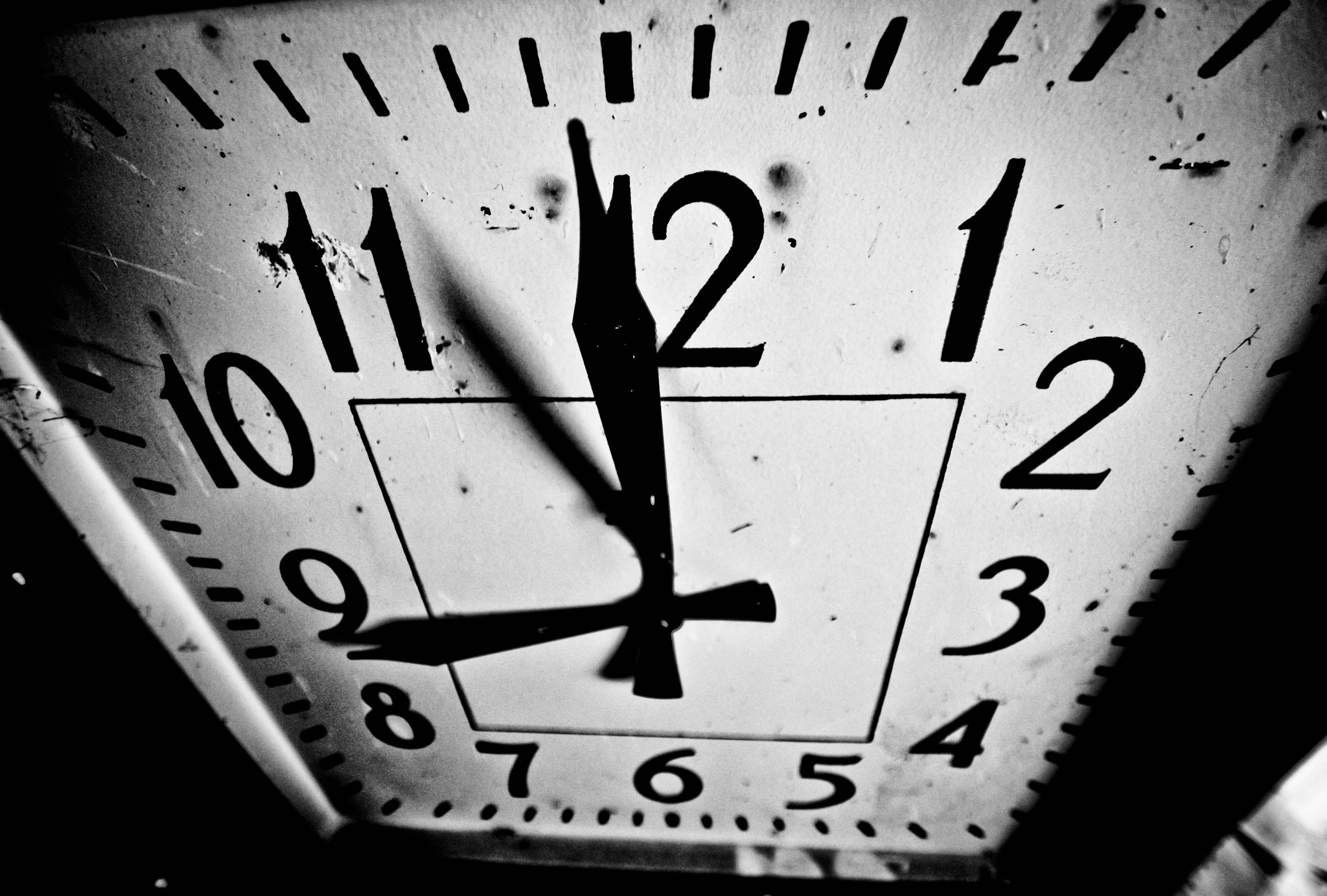 Sigma 10-20mm F3.5 EX DC HSM sample photo. Stopped clock photography