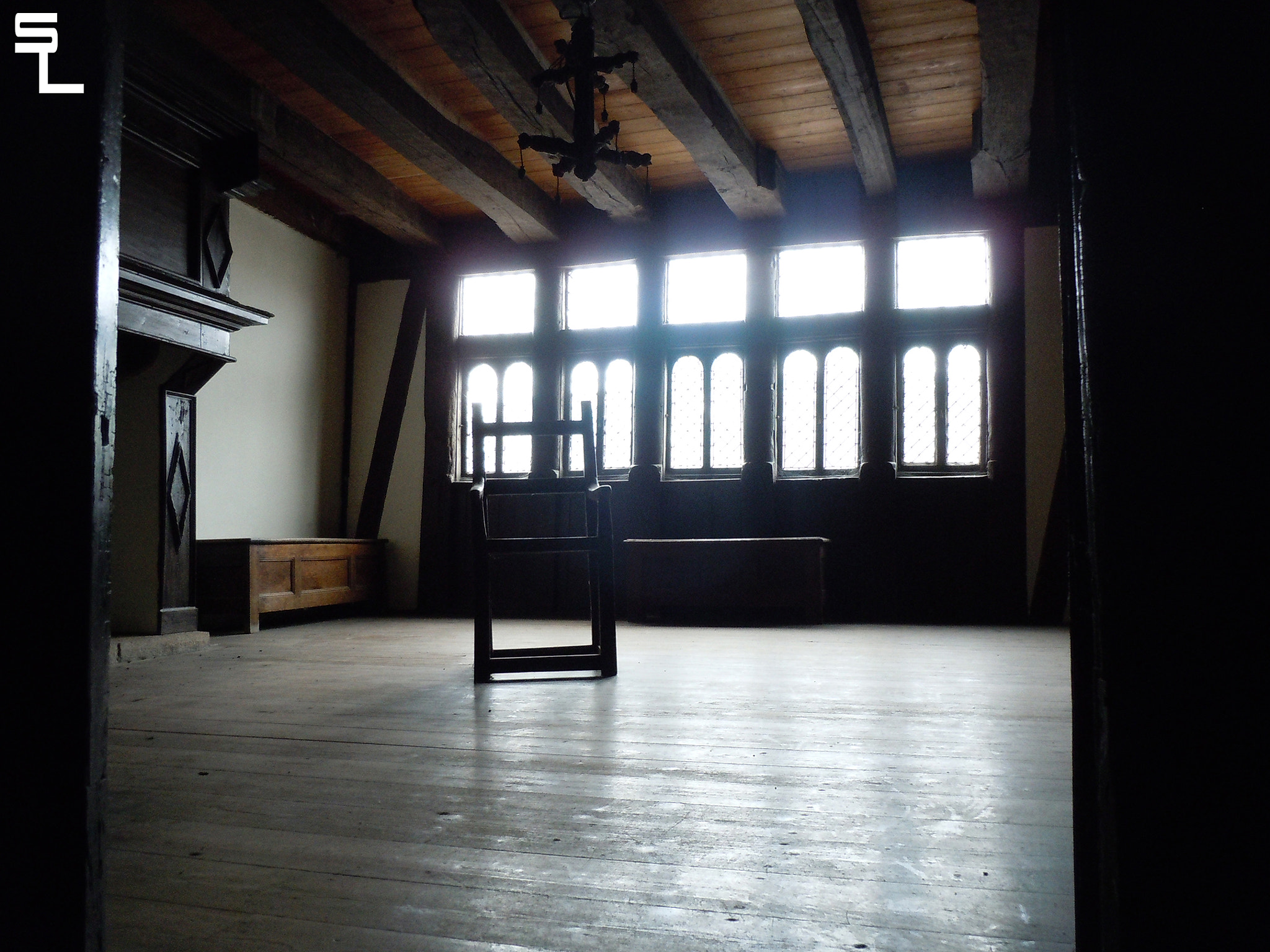 Nikon Coolpix S6000 sample photo. Room in the dark photography