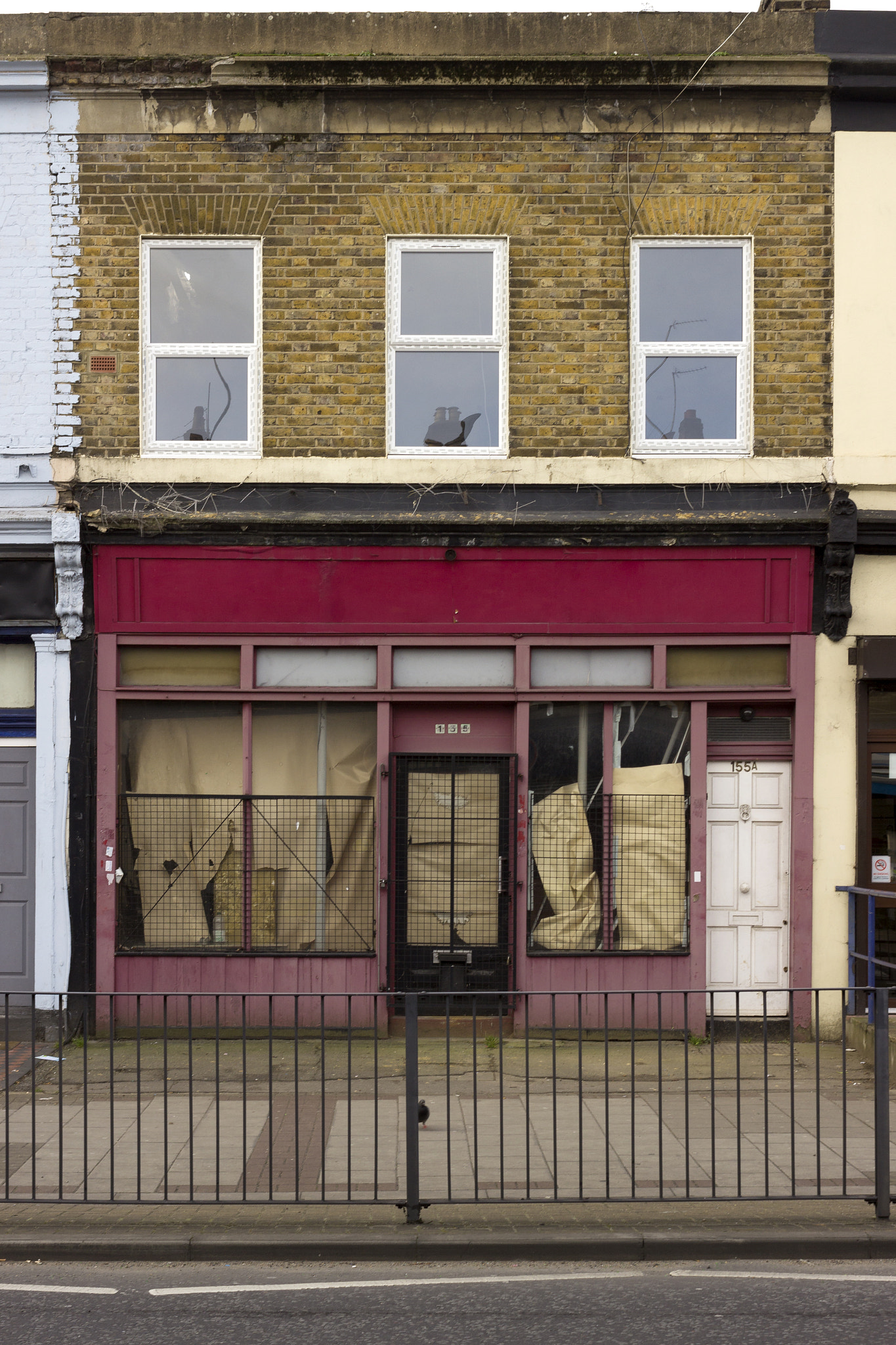 Canon EOS 600D (Rebel EOS T3i / EOS Kiss X5) + Canon EF 35mm F2 sample photo. Waiting for better days, leytonstone road photography