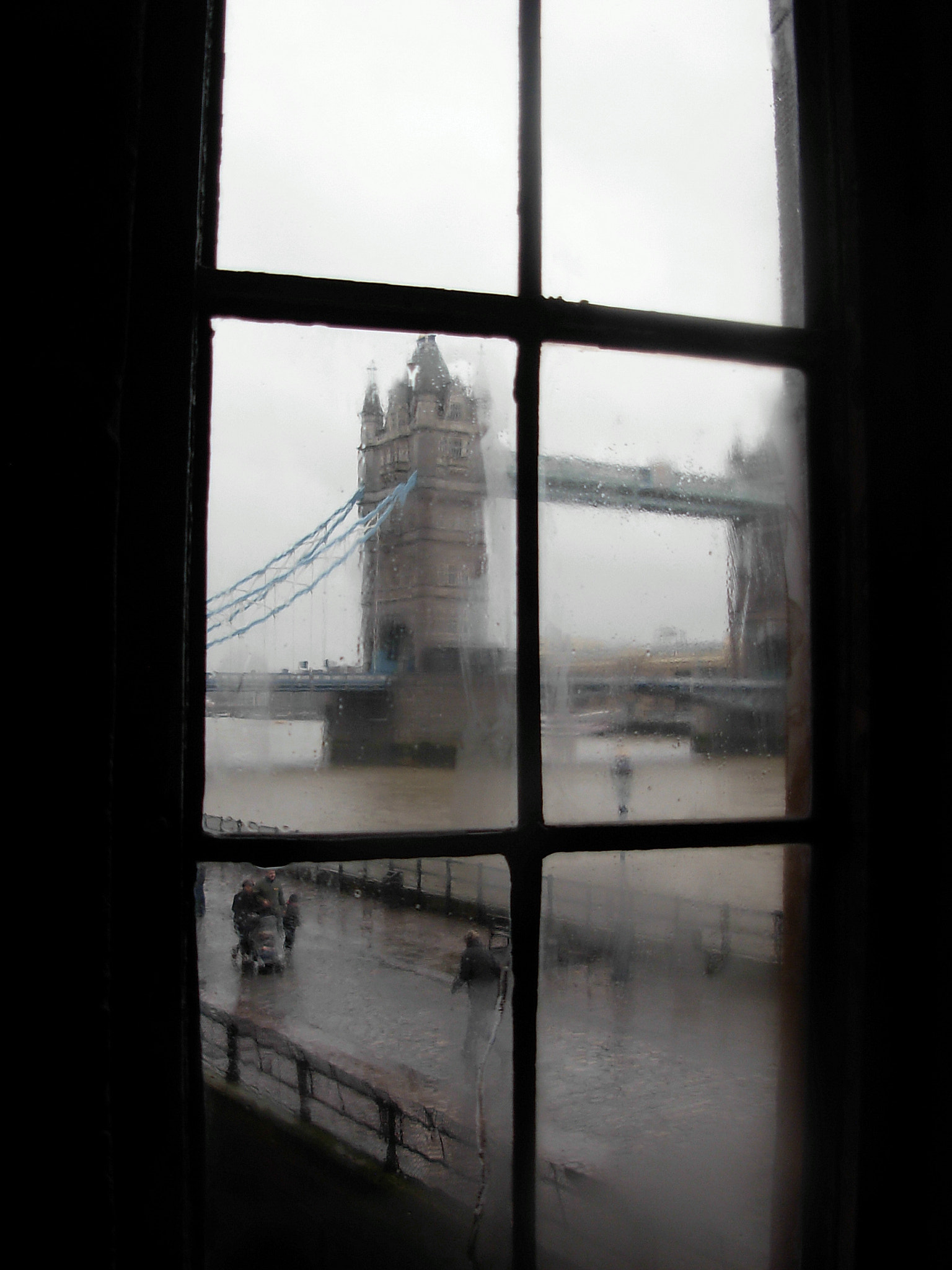 Nikon COOLPIX L5 sample photo. Bridge under the rain photography