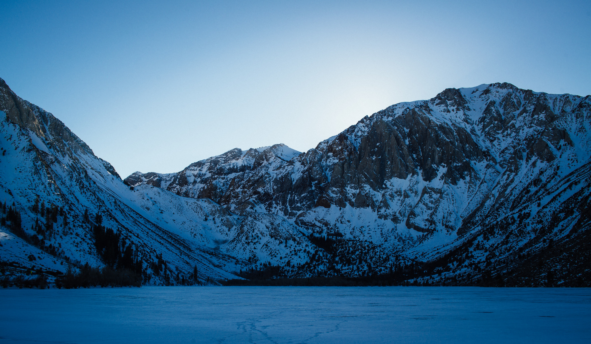 Nikon D800 + AF Zoom-Nikkor 35-70mm f/2.8 sample photo. Dusk over convict lake photography