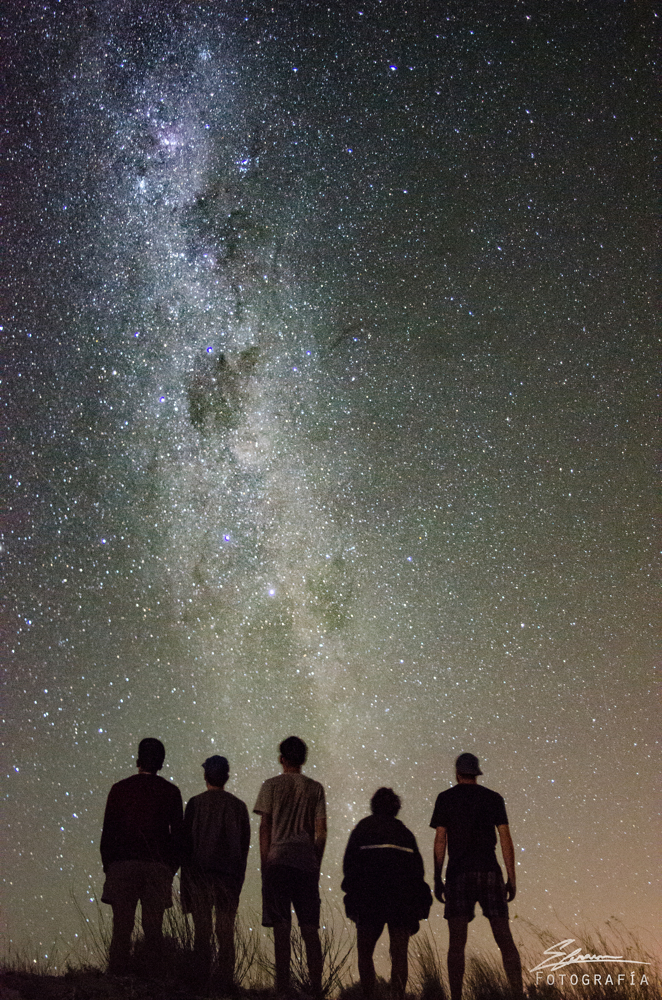 Nikon D7000 + Sigma 18-50mm F3.5-5.6 DC sample photo. Somos luz, somos estrellas photography