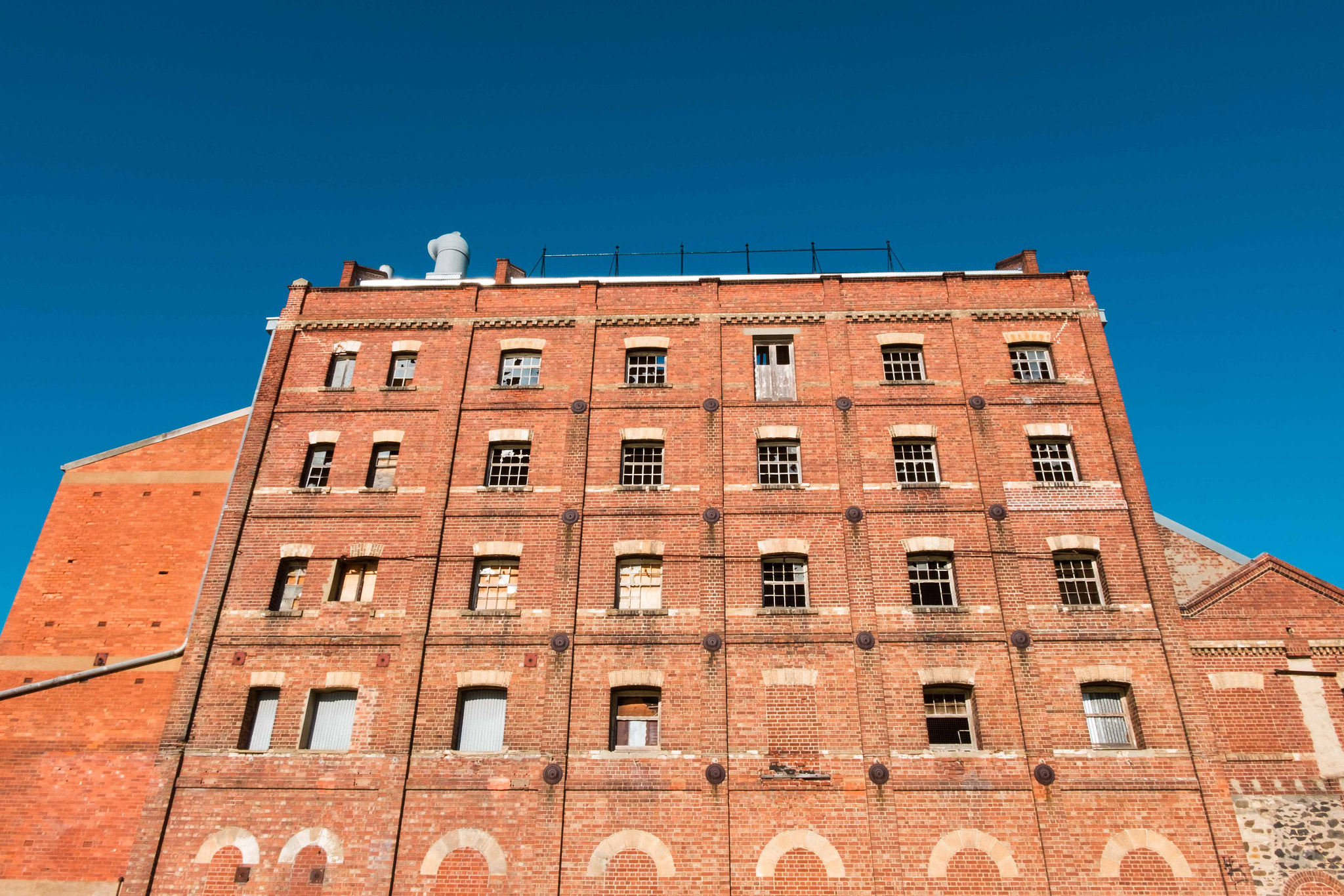 Fujifilm X-M1 + Fujifilm XC 16-50mm F3.5-5.6 OIS II sample photo. Architectural photography photography
