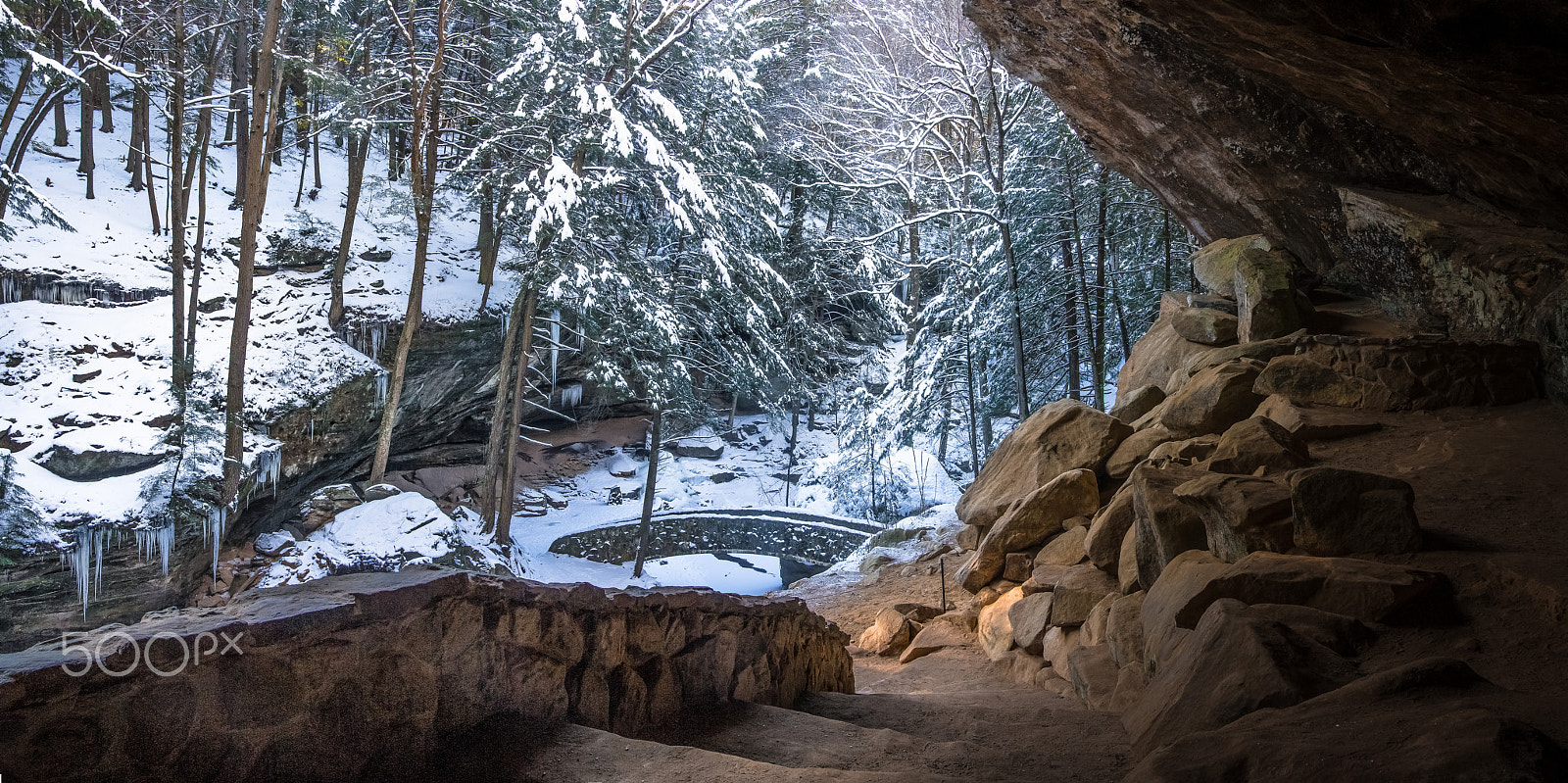Canon EOS 450D (EOS Rebel XSi / EOS Kiss X2) sample photo. Old man's cave in winter photography