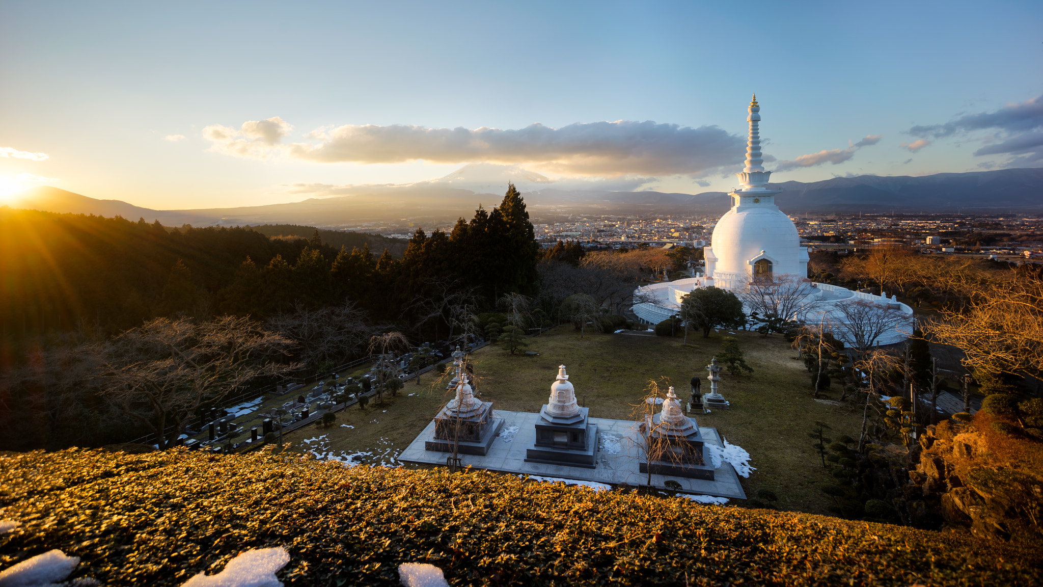 Sony a7R + Sony E 10-18mm F4 OSS sample photo. Gotemba peacepark at sunset photography