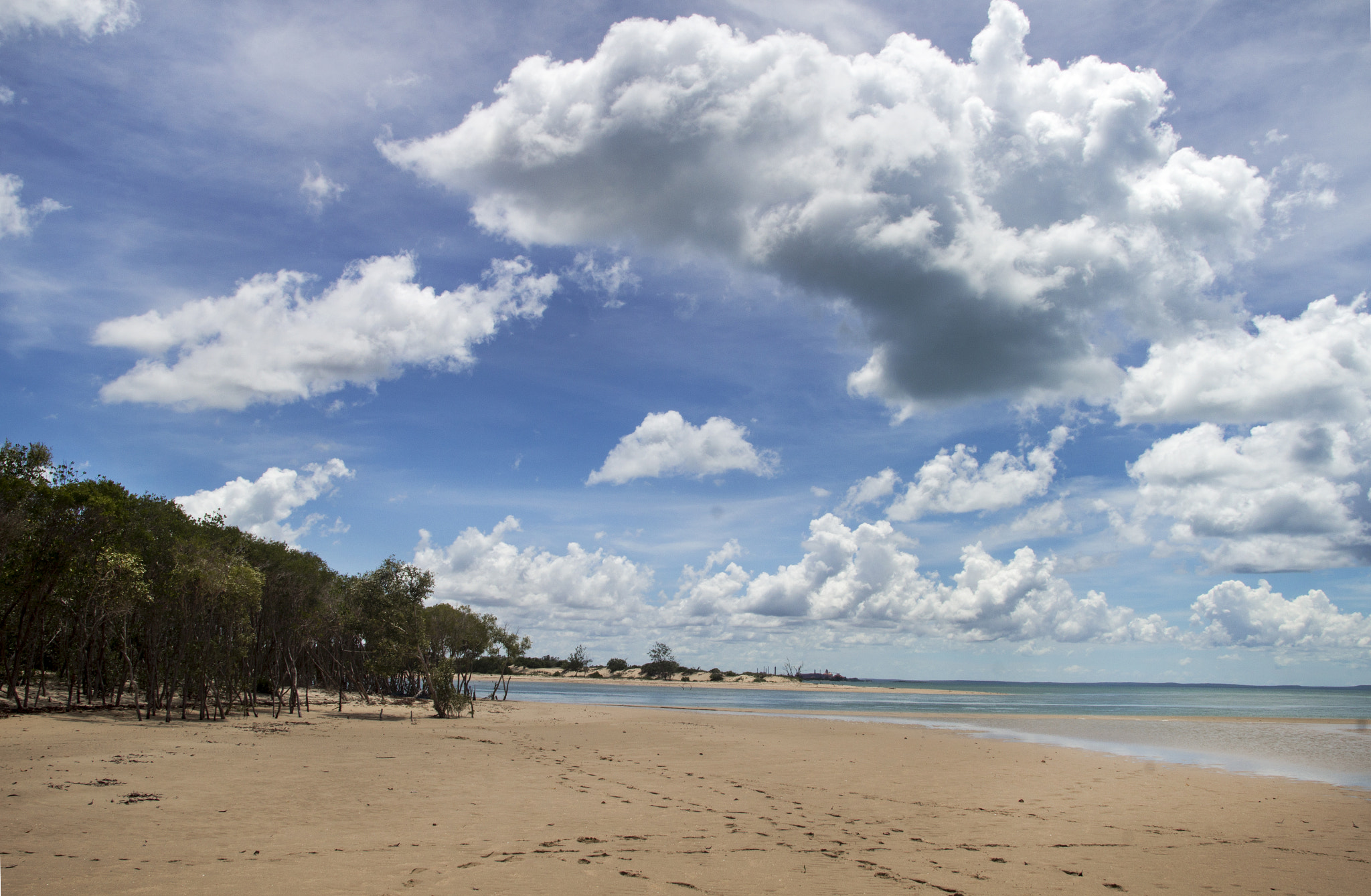 Canon EOS 600D (Rebel EOS T3i / EOS Kiss X5) sample photo. Big cloud photography