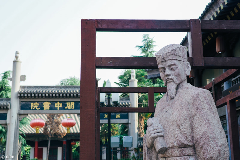 Olympus OM-D E-M10 + Panasonic Leica DG Summilux 25mm F1.4 II ASPH sample photo. Streets in xi'an photography