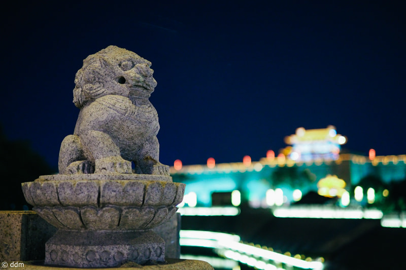 Olympus OM-D E-M10 + Panasonic Leica DG Summilux 25mm F1.4 II ASPH sample photo. Streets in xi'an photography
