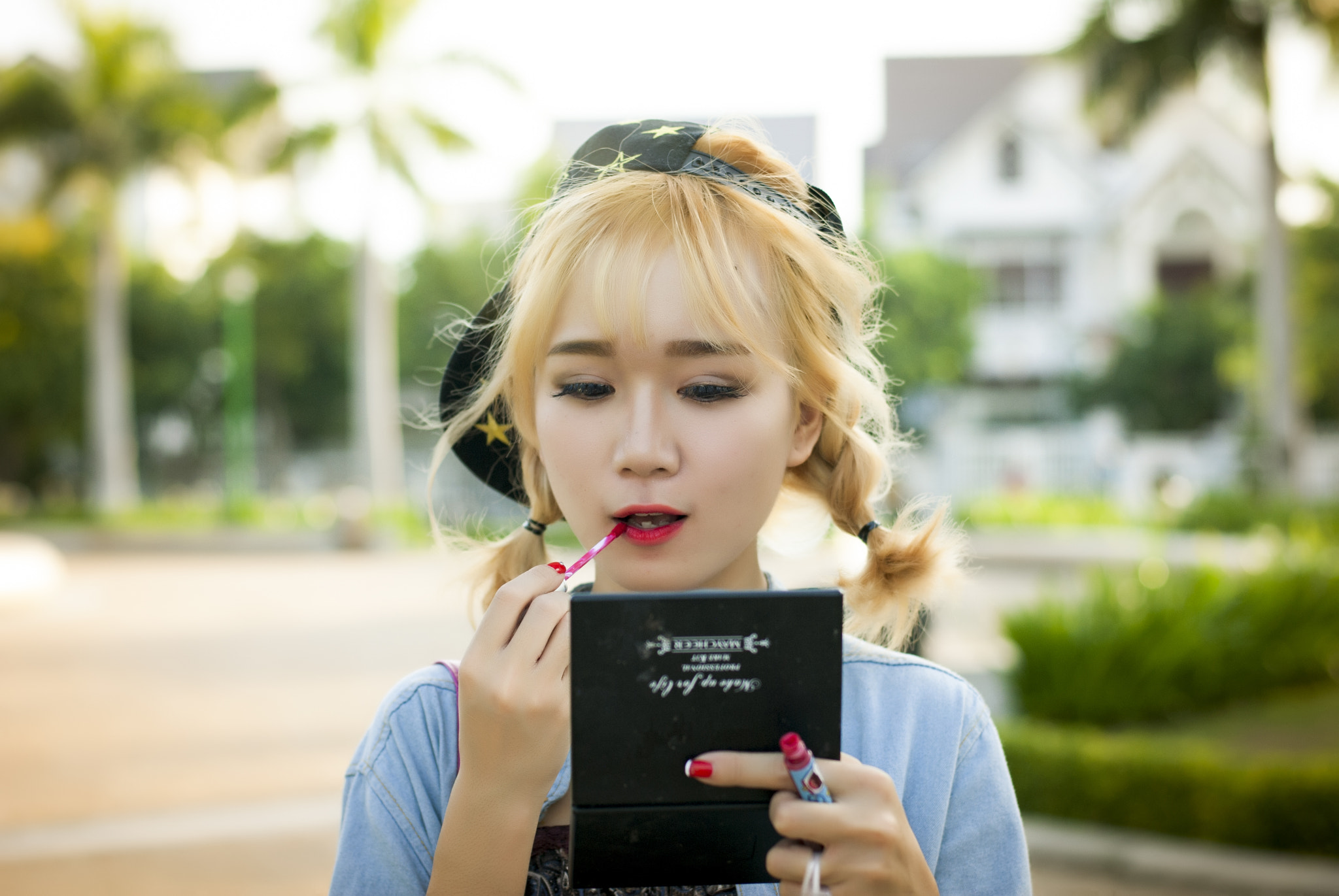 Nikon D200 + Nikon AF-S Nikkor 50mm F1.8G sample photo. Go on - valentine photography