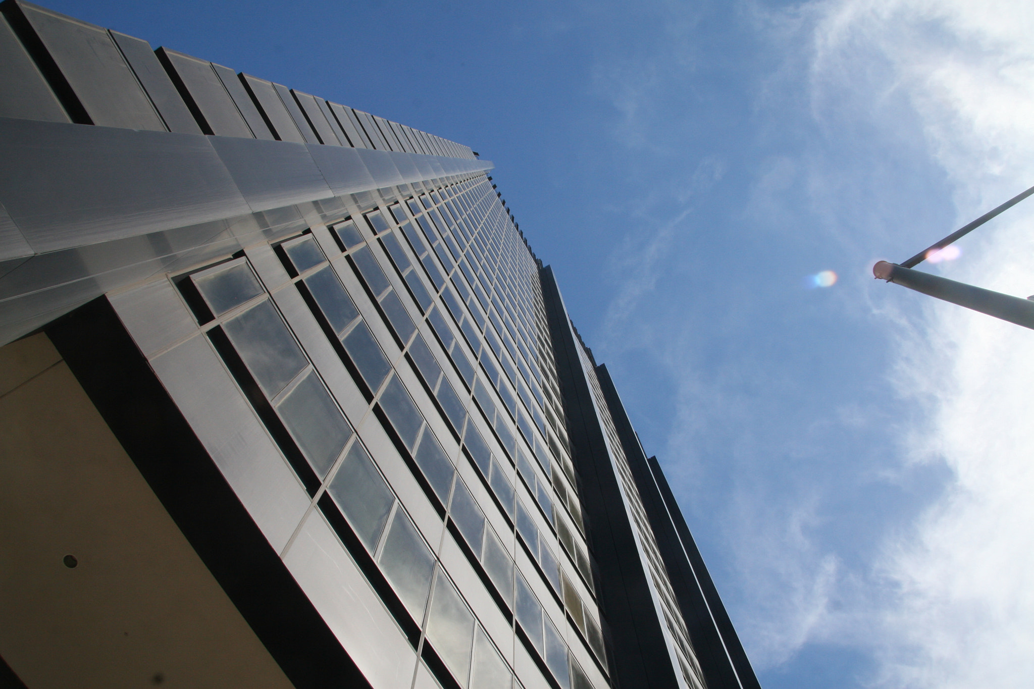 Canon EF-S 17-85mm F4-5.6 IS USM sample photo. Philly building photography
