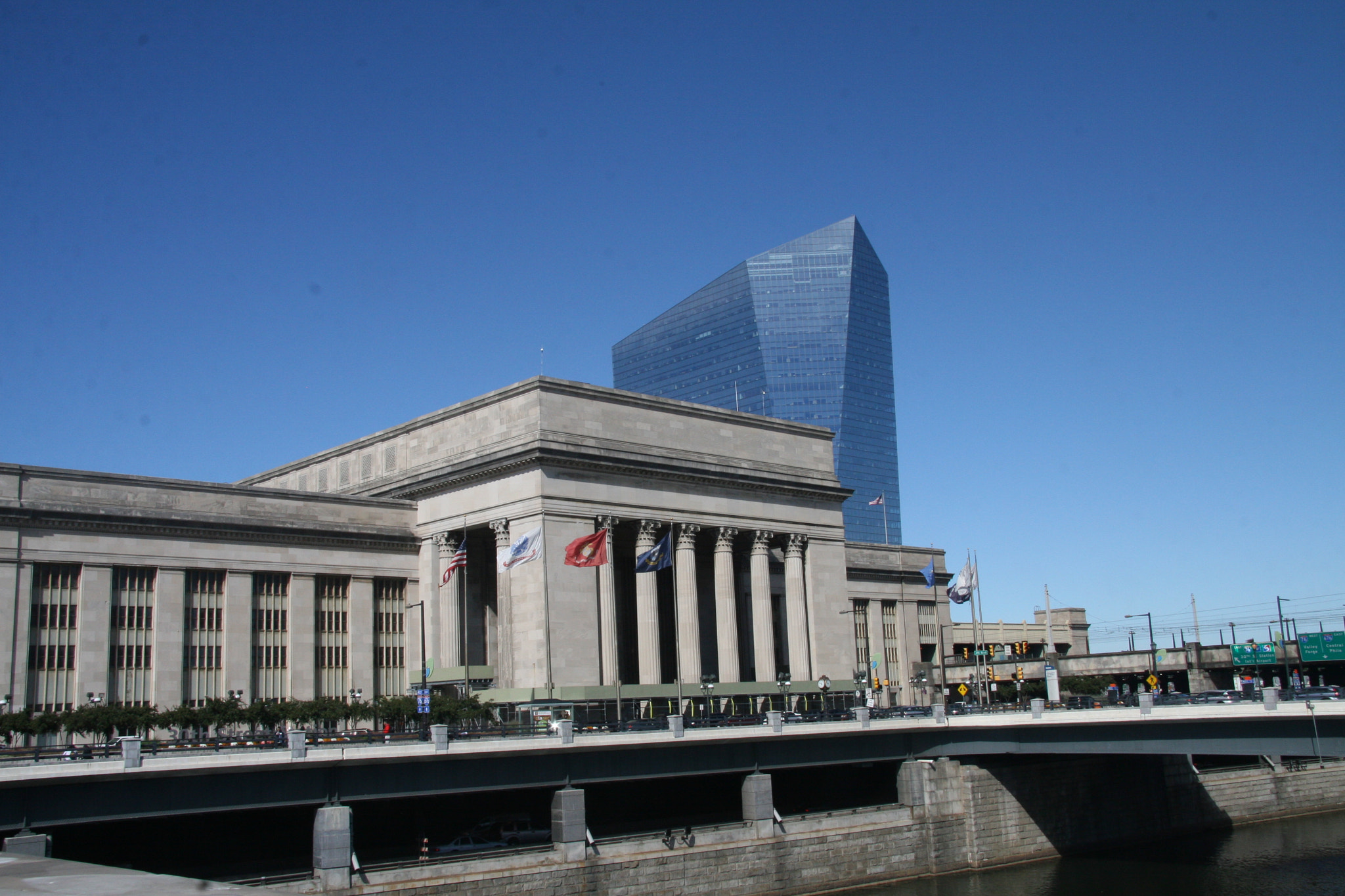 Canon EF-S 17-85mm F4-5.6 IS USM sample photo. Philly buildings photography