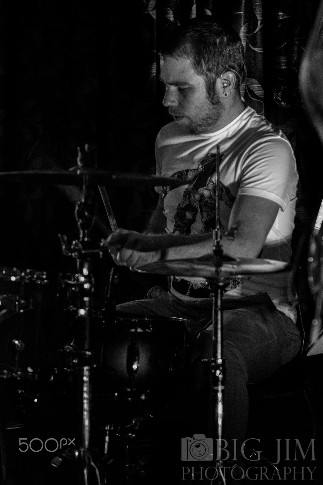 Sigma 70-200mm F2.8 EX DG OS HSM sample photo. Excelent local band ubermeister doing their thing. photography