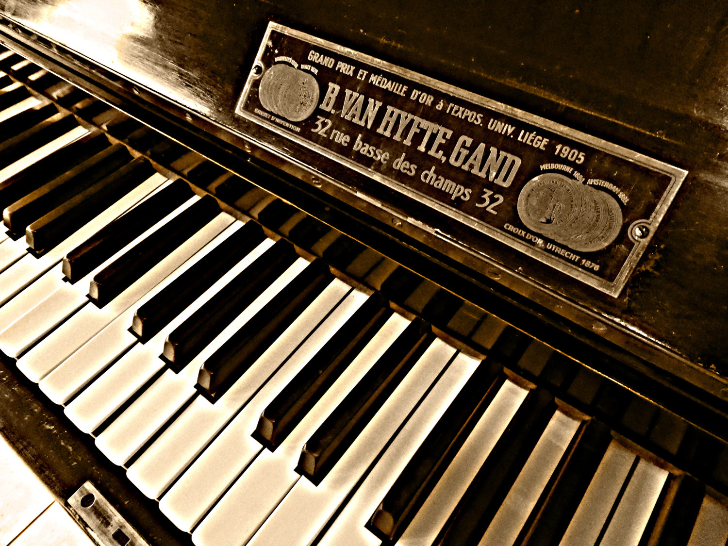 Panasonic DMC-TZ41 sample photo. My old piano photography