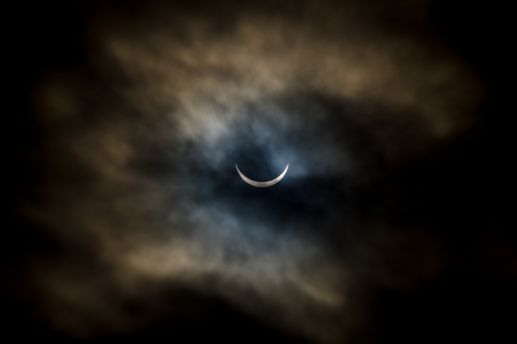 Sony 70-300mm F4.5-5.6 G SSM sample photo. Crescent sun photography