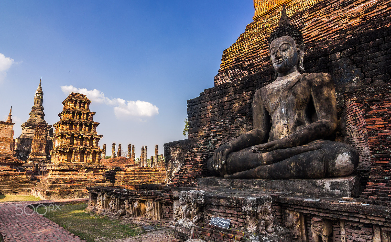 Tokina AT-X Pro 12-24mm F4 (IF) DX sample photo. Guarding the temples of sukhothai photography